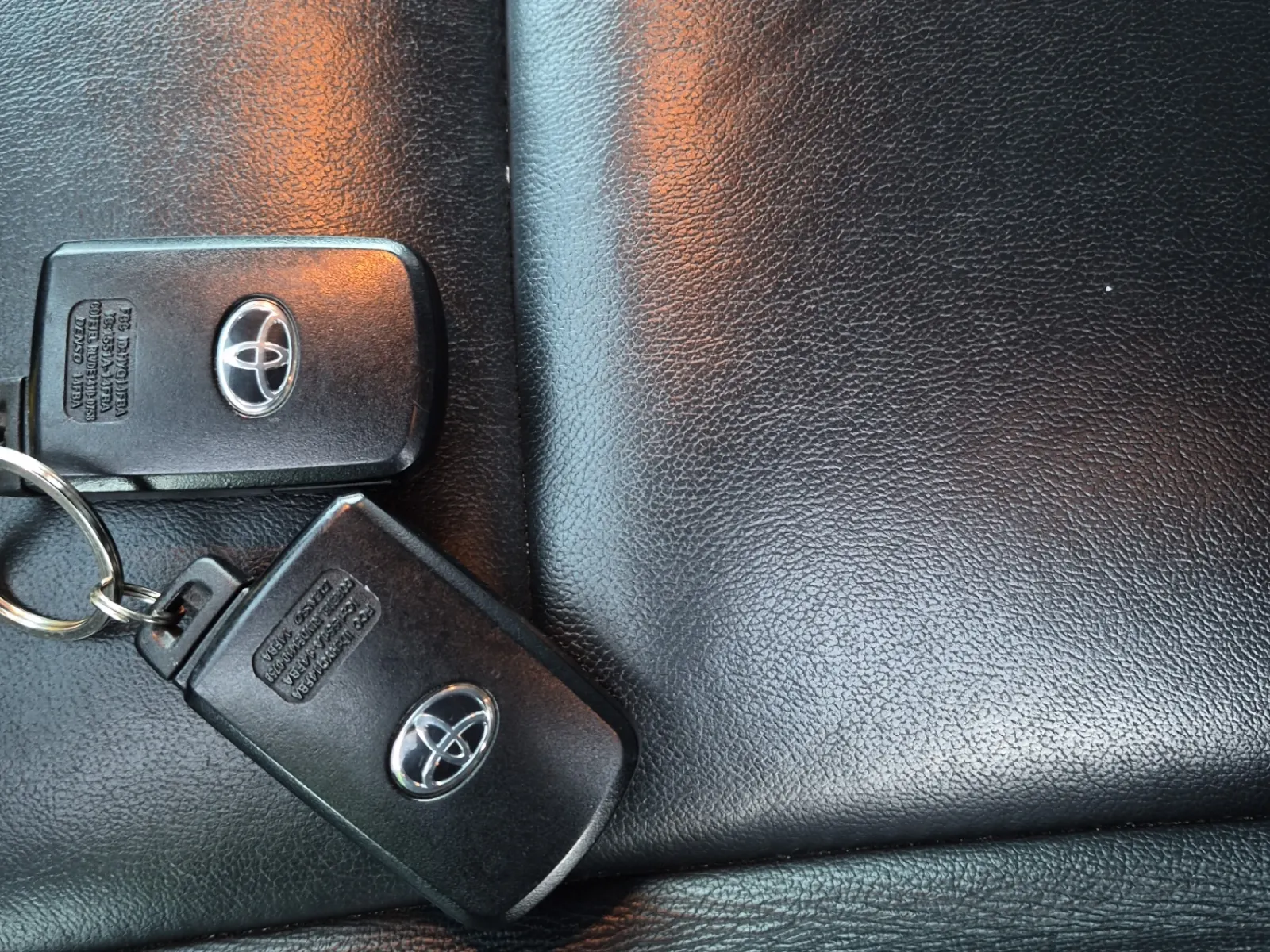 Keys/Fobs/Manual Photo