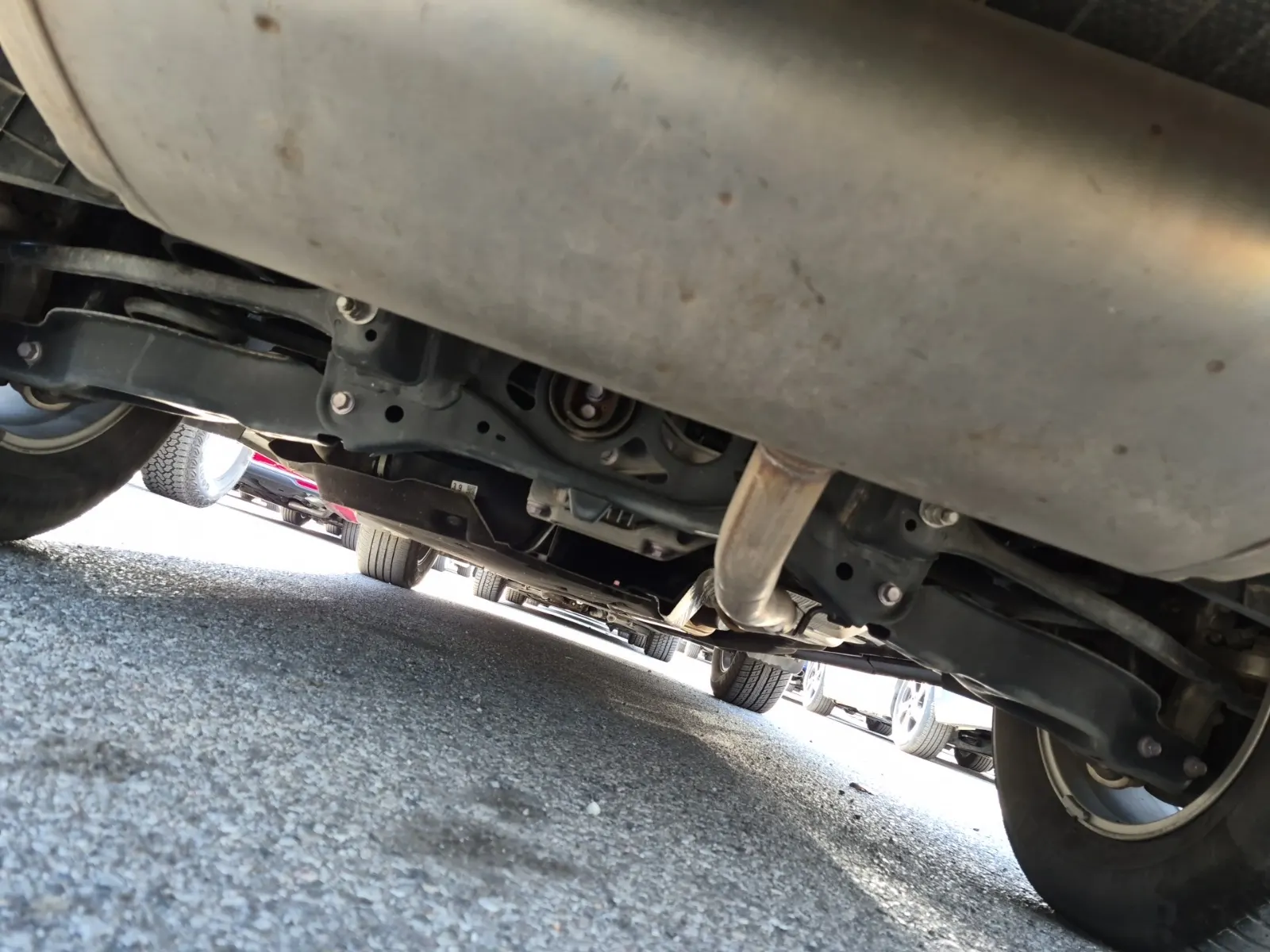 Undercarriage - Rear Photo
