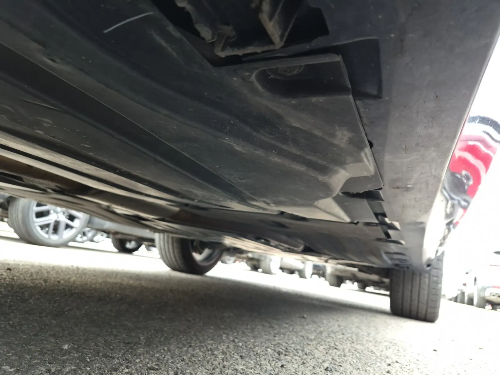 Undercarriage - Passenger Photo