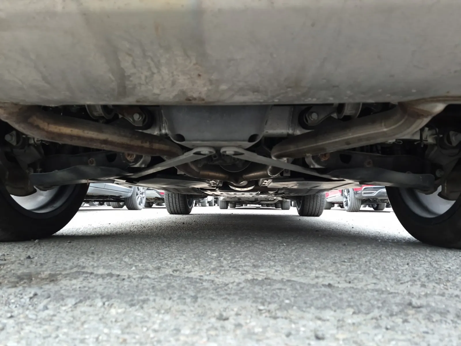 Undercarriage - Rear Photo
