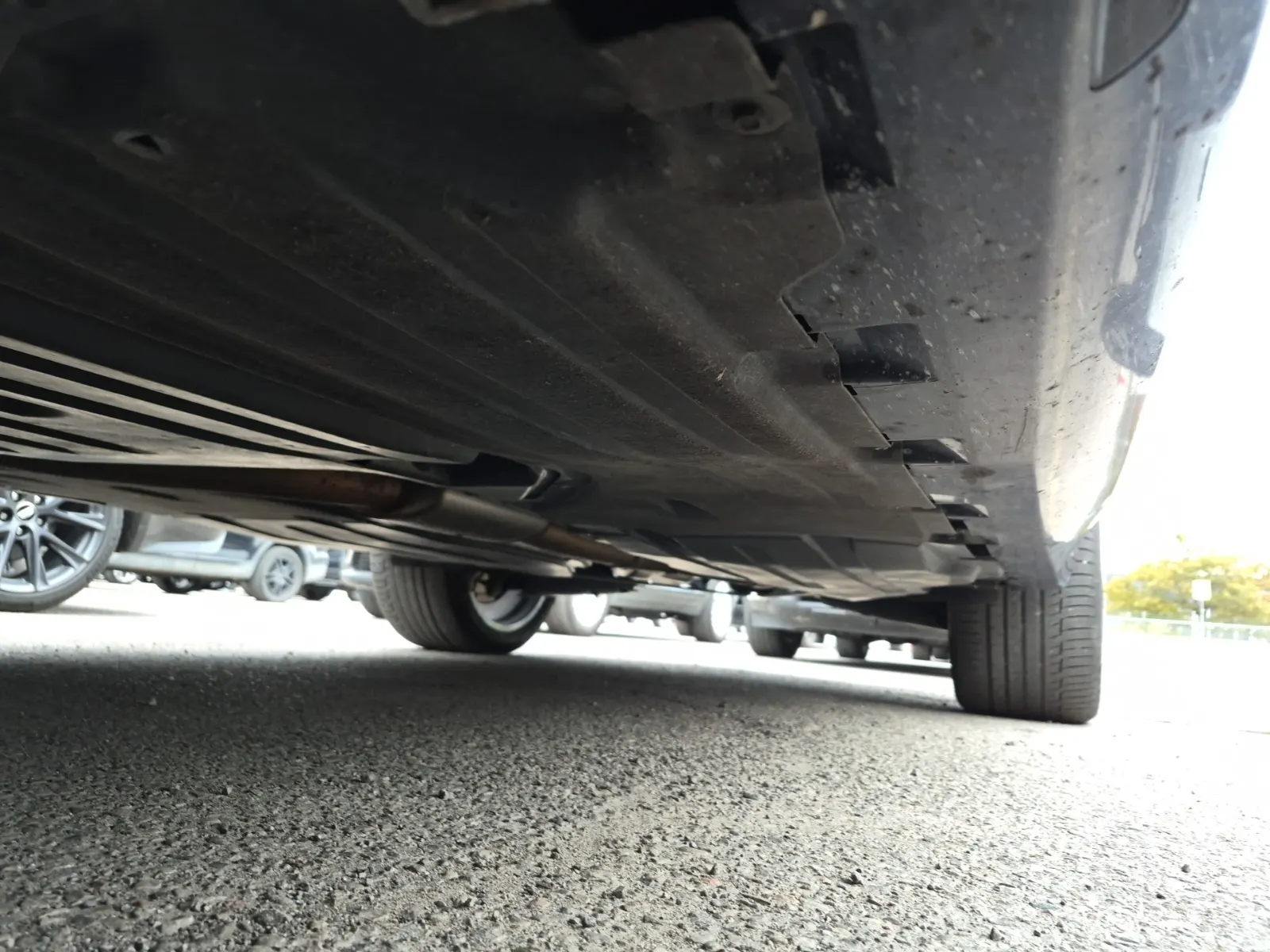 Undercarriage - Driver Photo