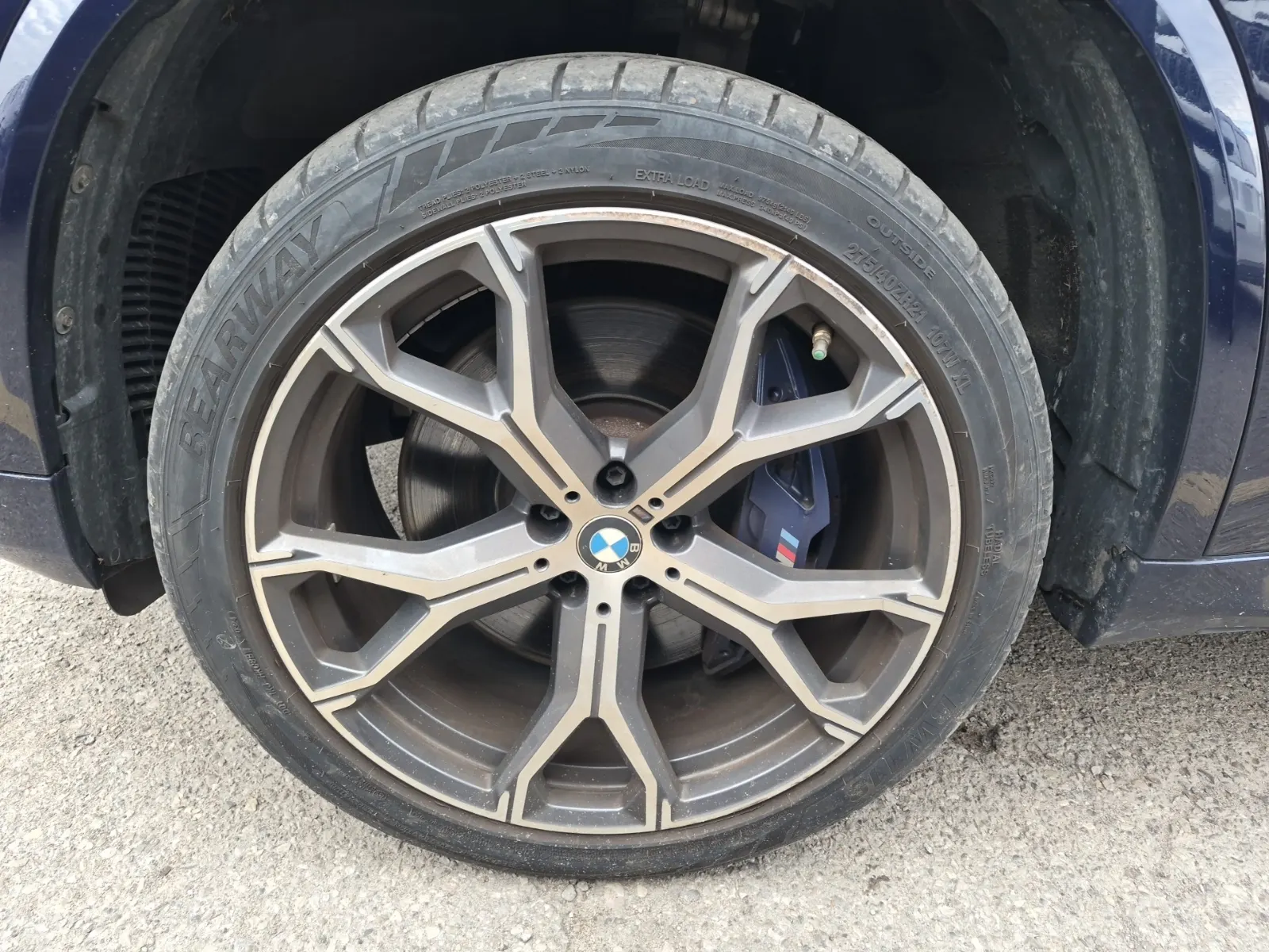 Front driver wheel/tire photo