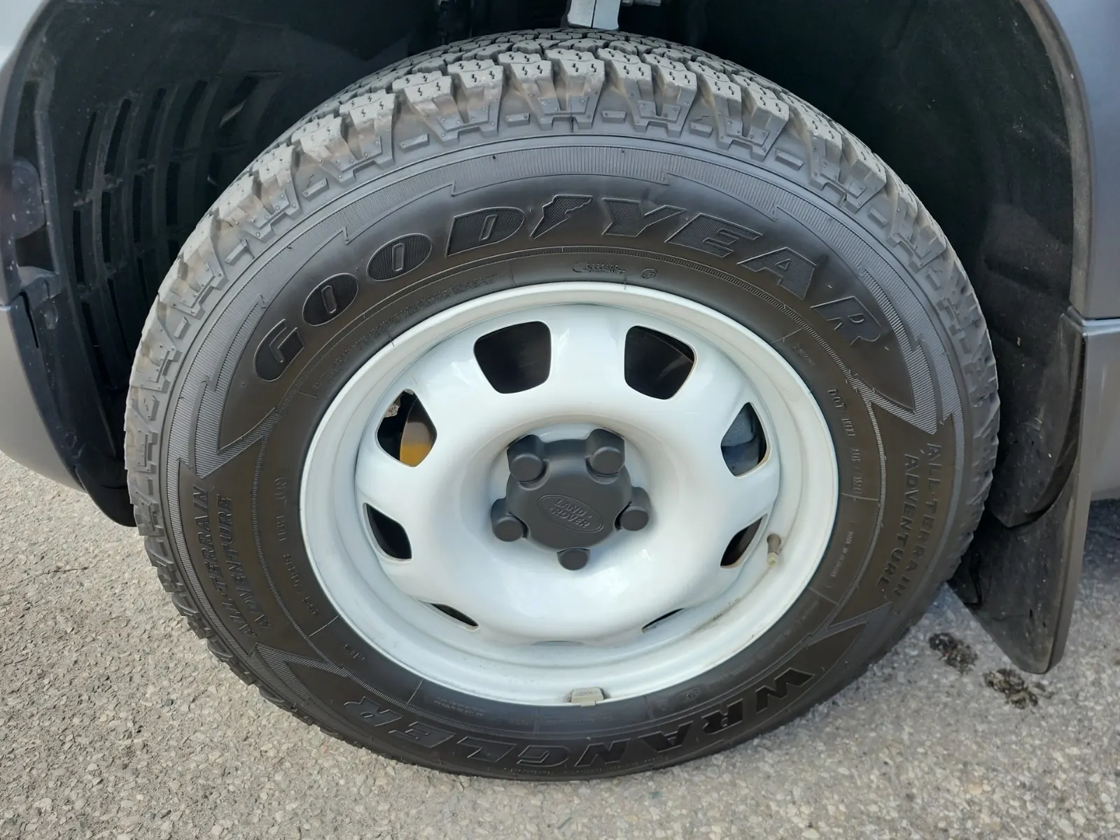 Front driver wheel/tire photo