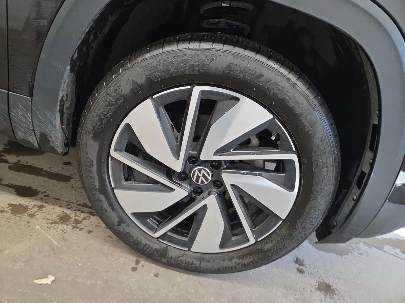 Right Front Wheel/Tire Photo