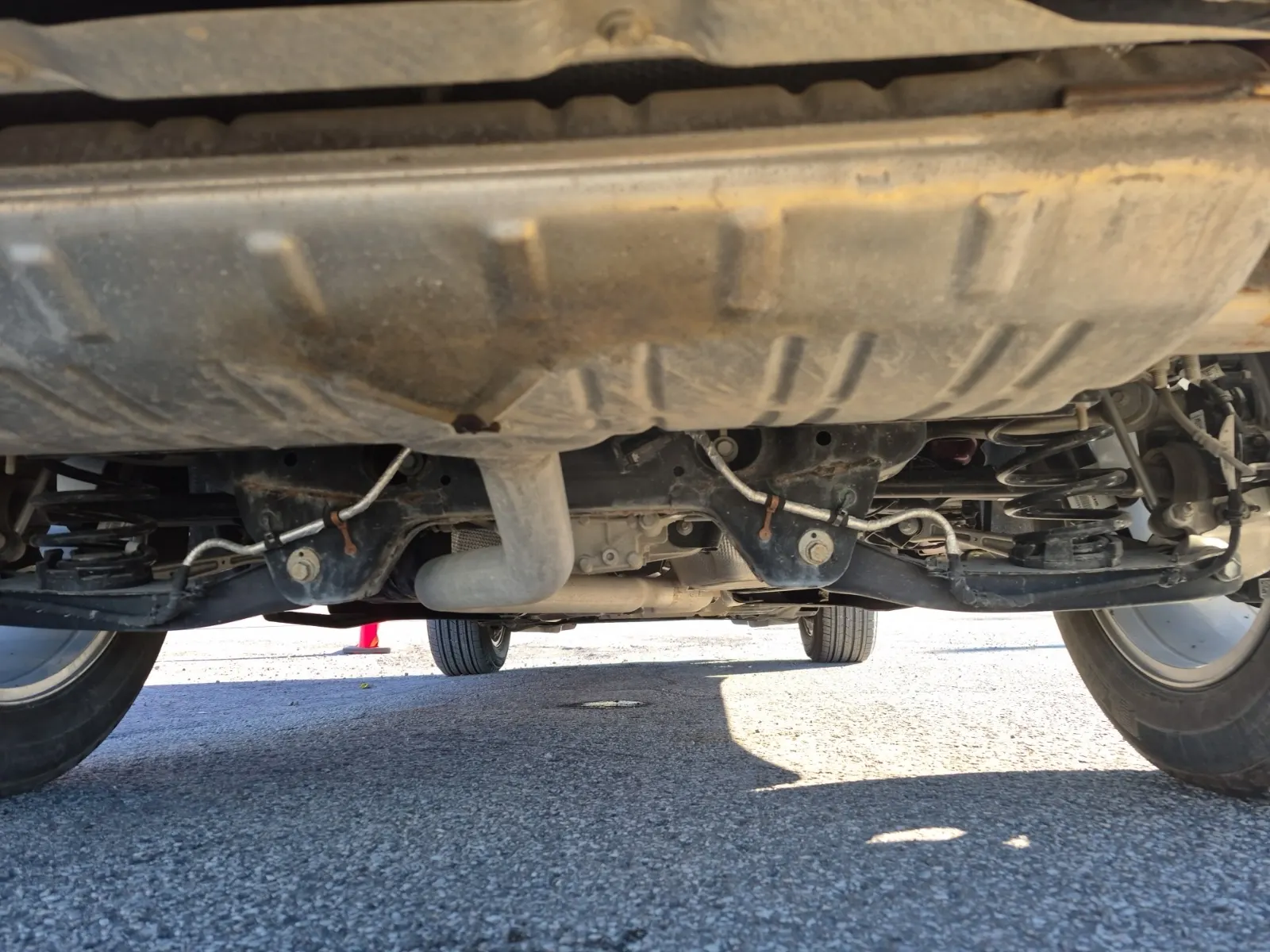 Undercarriage - Rear Photo