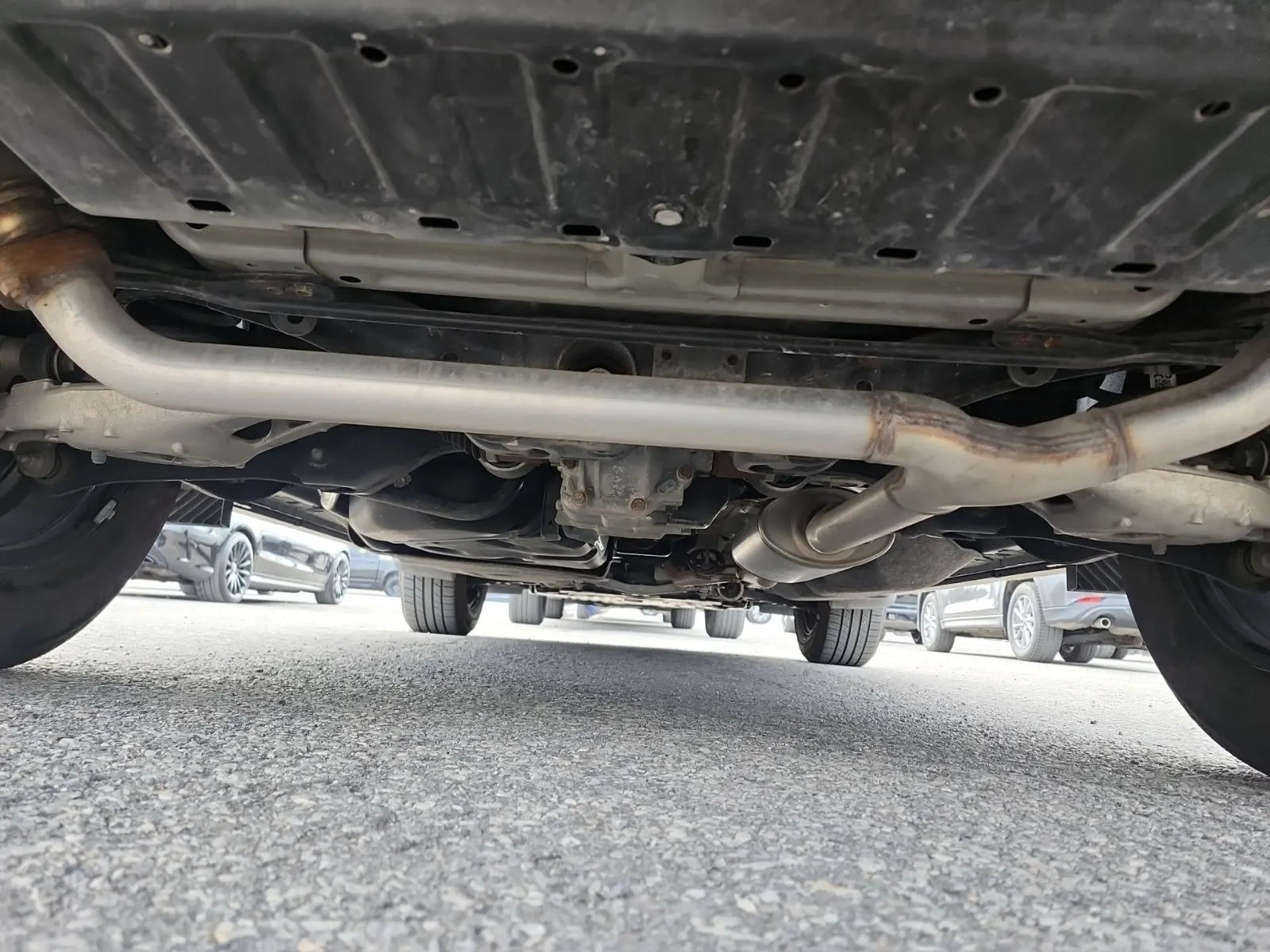 Undercarriage - Rear Photo