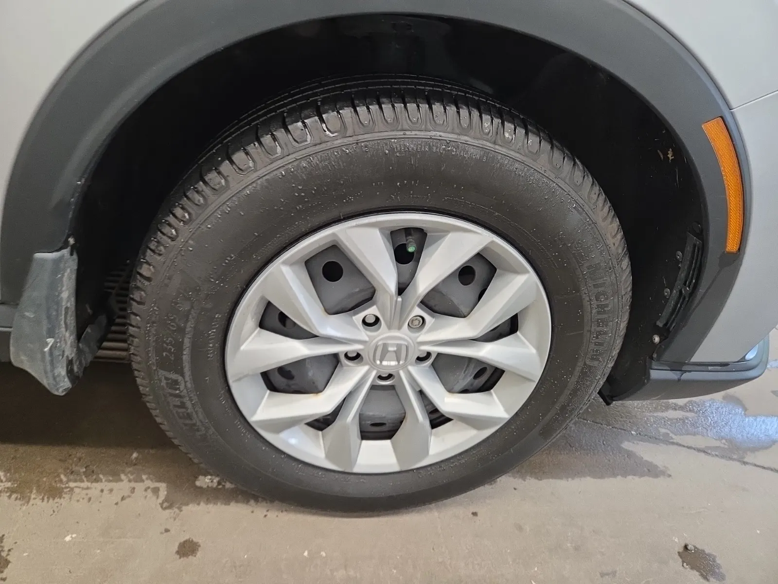 Right Front Wheel/Tire Photo