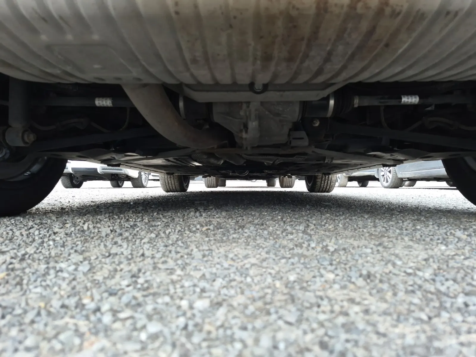 Undercarriage - Rear Photo