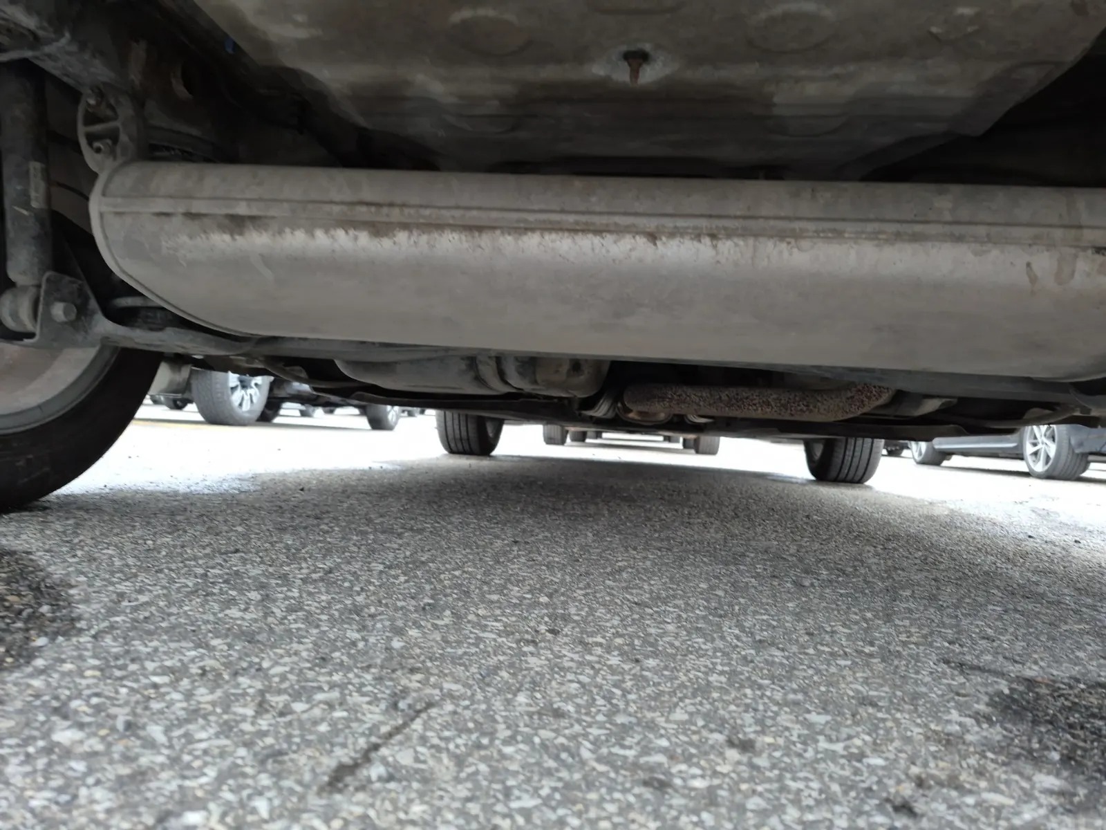 Undercarriage - Rear Photo