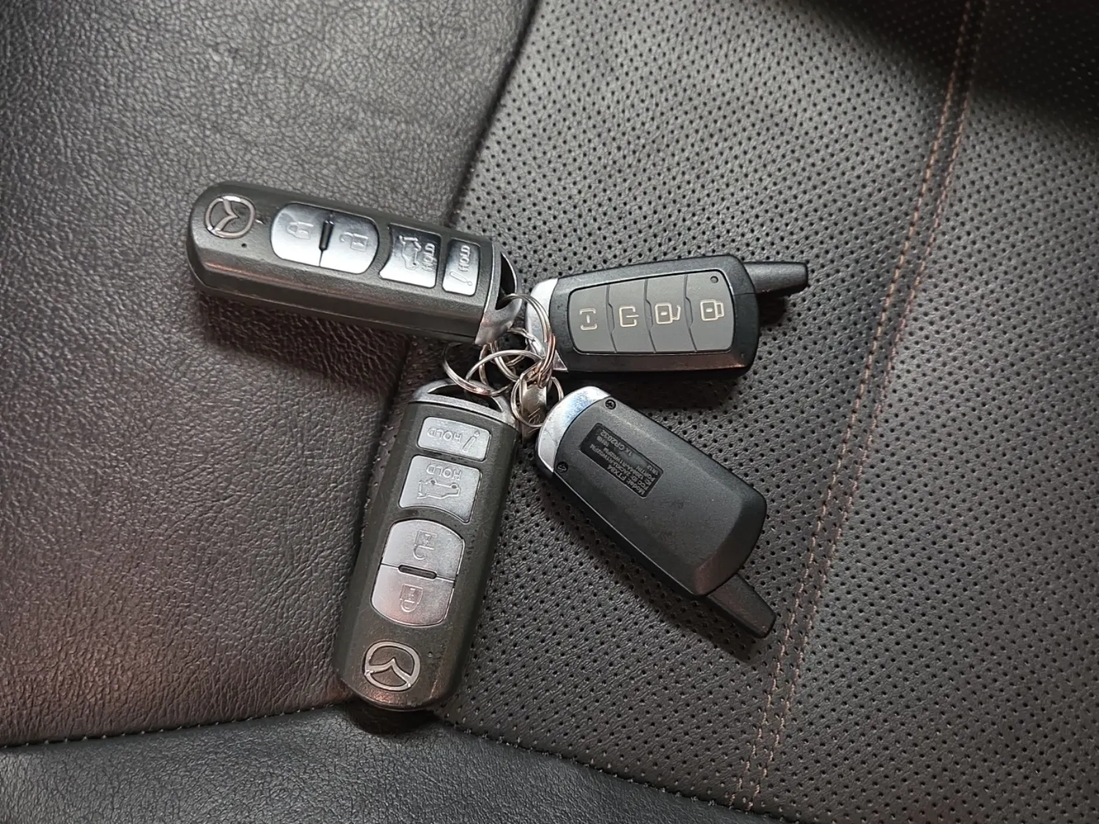 Keys/Fobs/Manual Photo