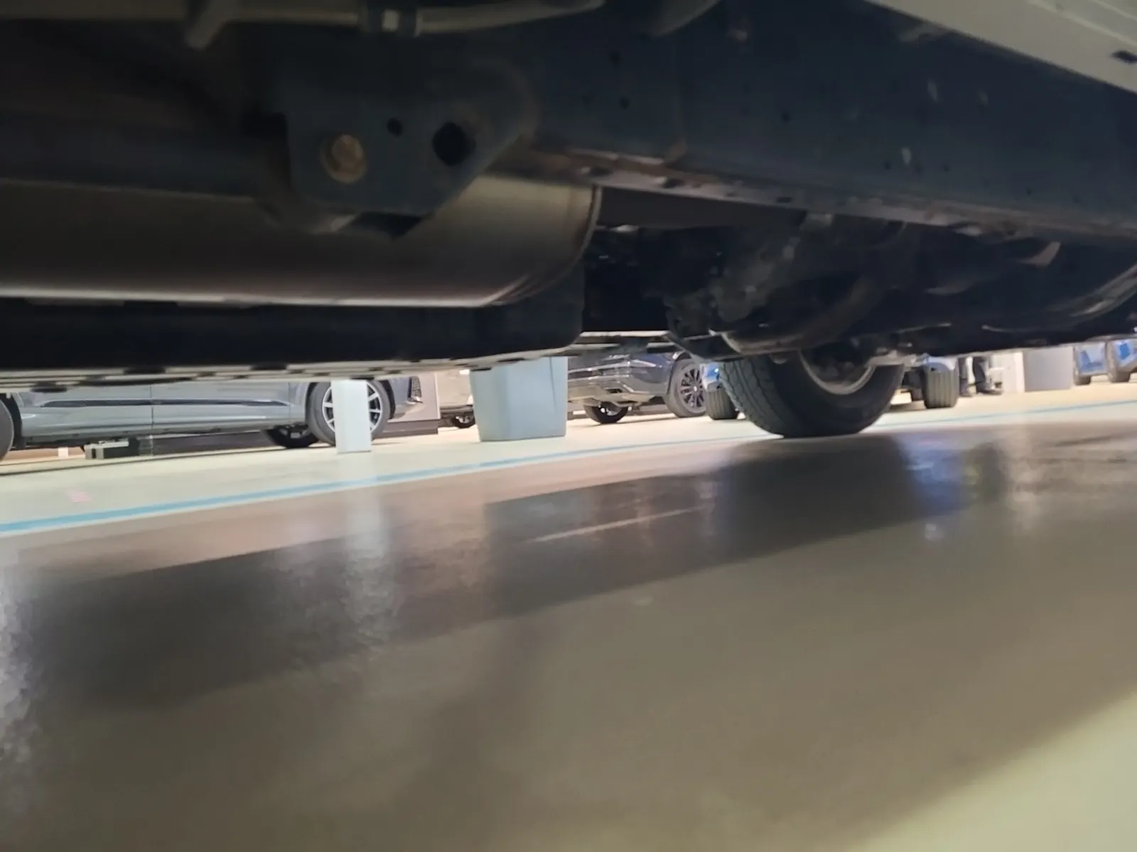Undercarriage - Passenger Photo