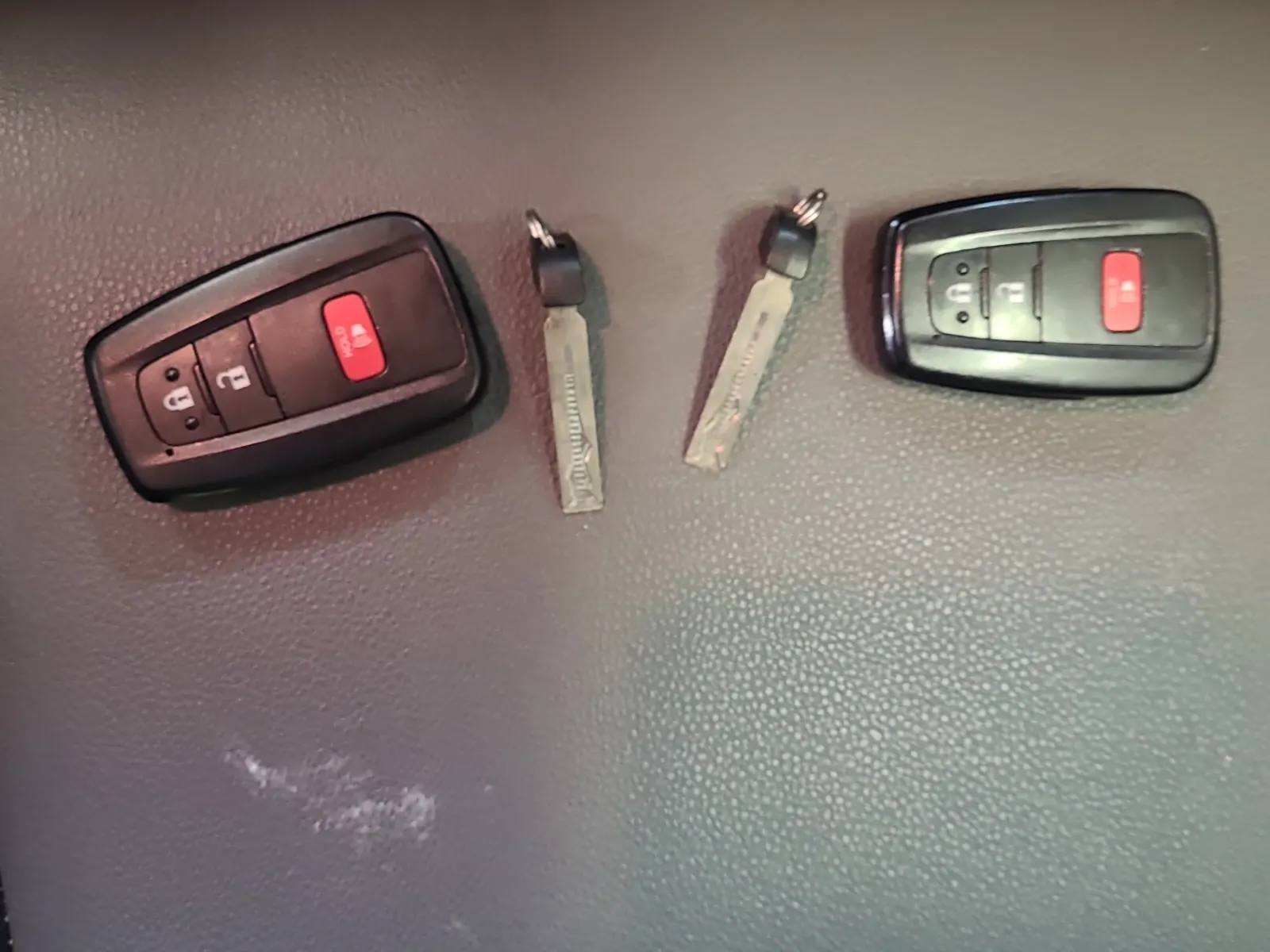 Keys/Fobs/Manual Photo