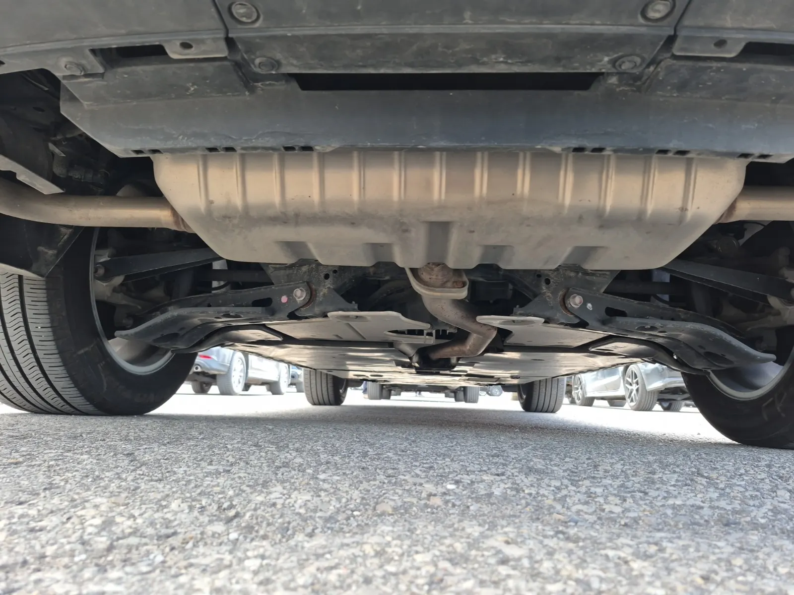 Undercarriage - Rear Photo