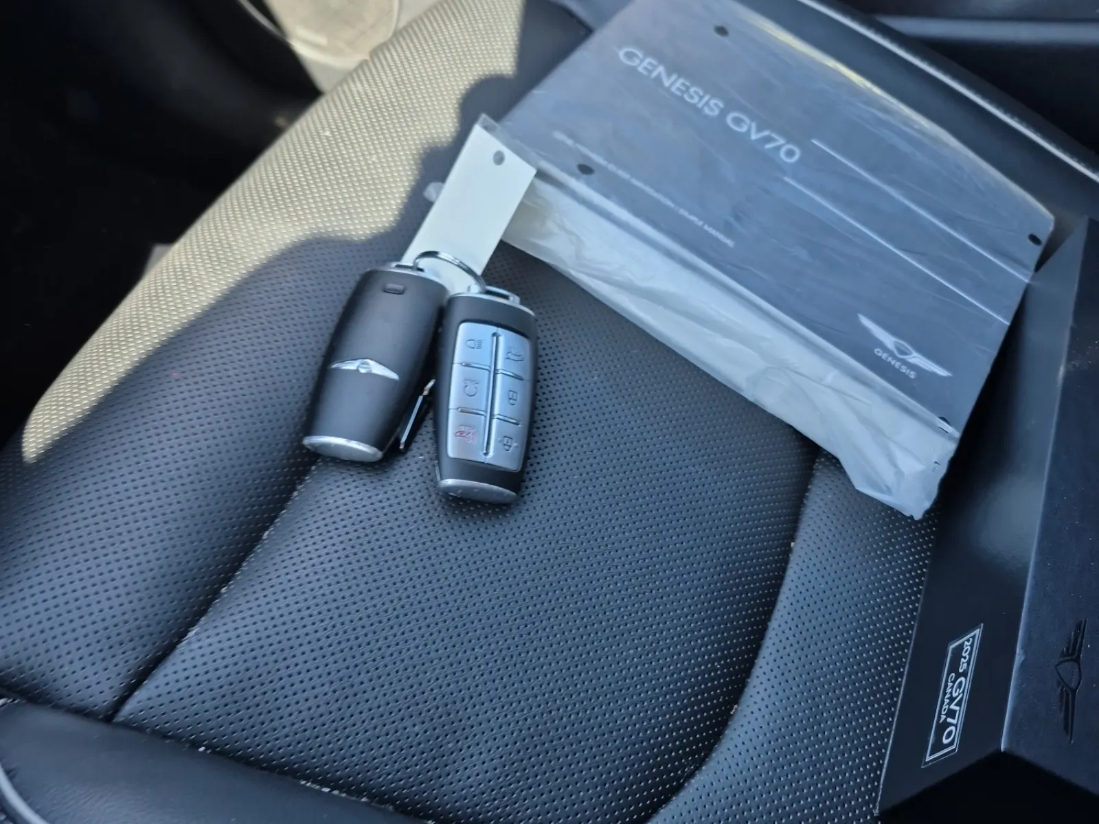 Keys/Fobs/Manual Photo