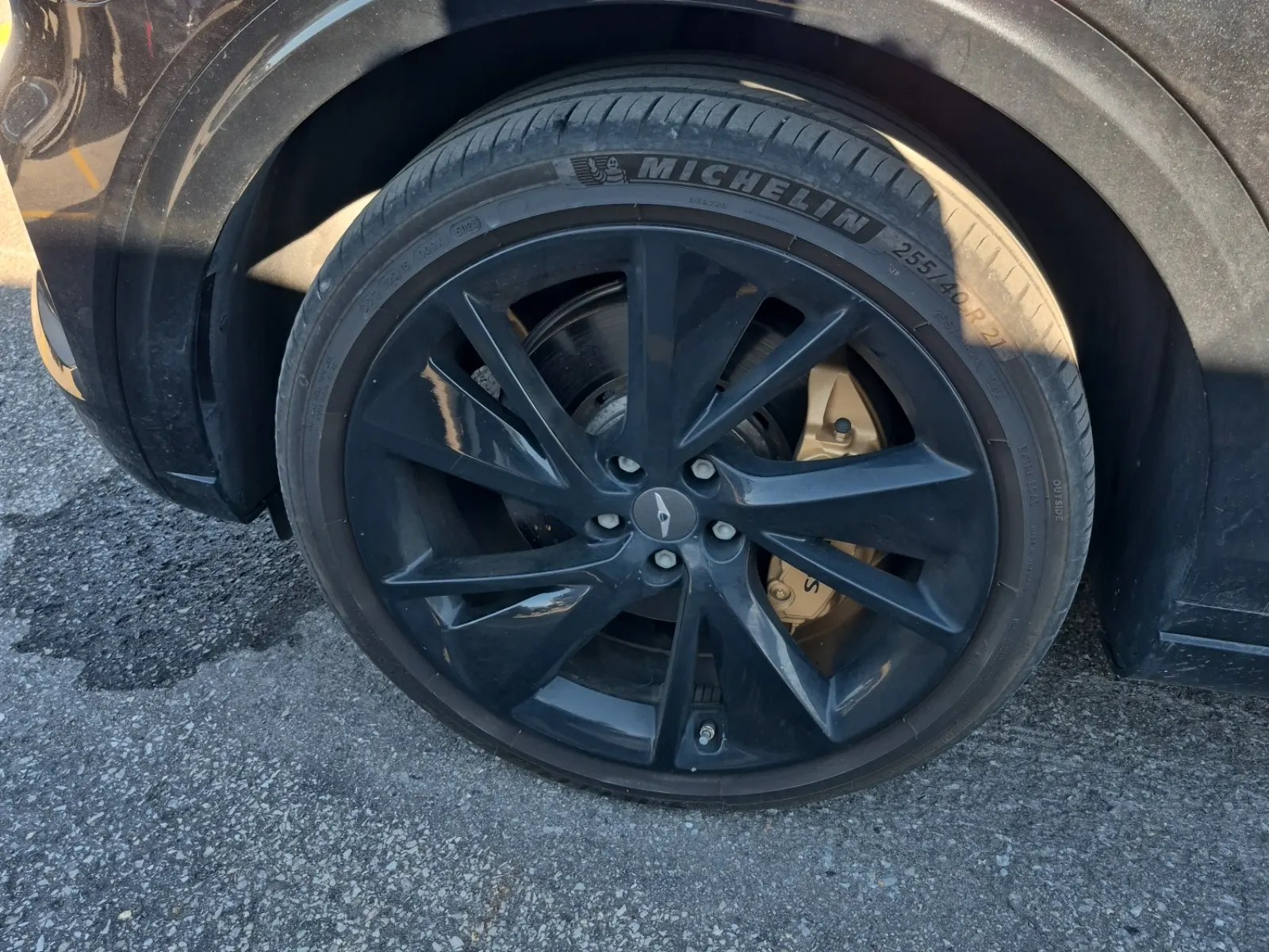 Front driver wheel/tire photo