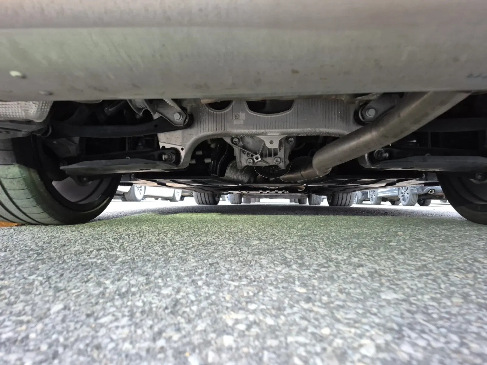 Undercarriage - Rear Photo
