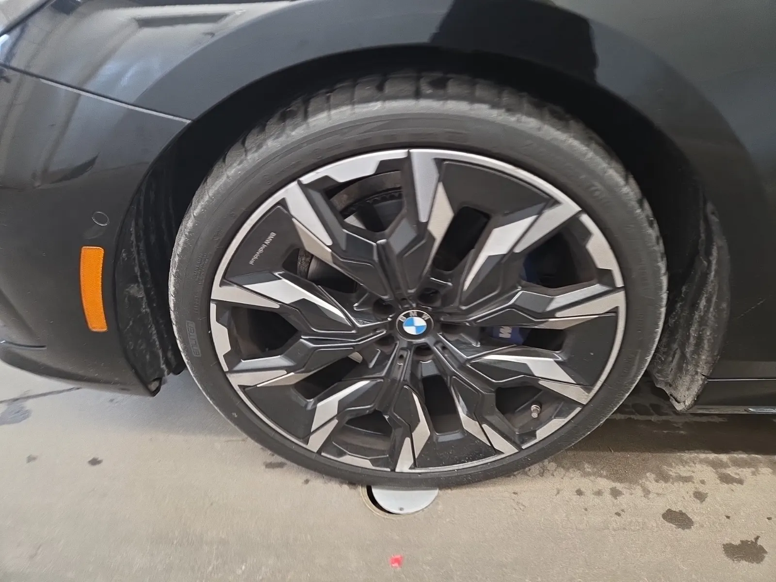Front driver wheel/tire photo