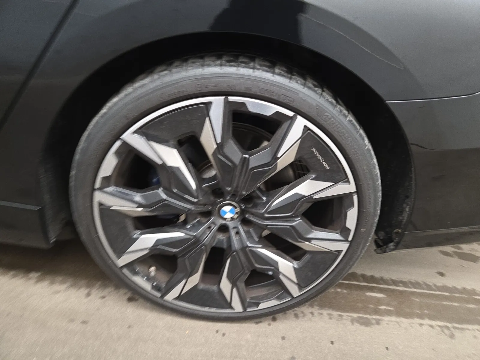 Left Rear Wheel/Tire Photo