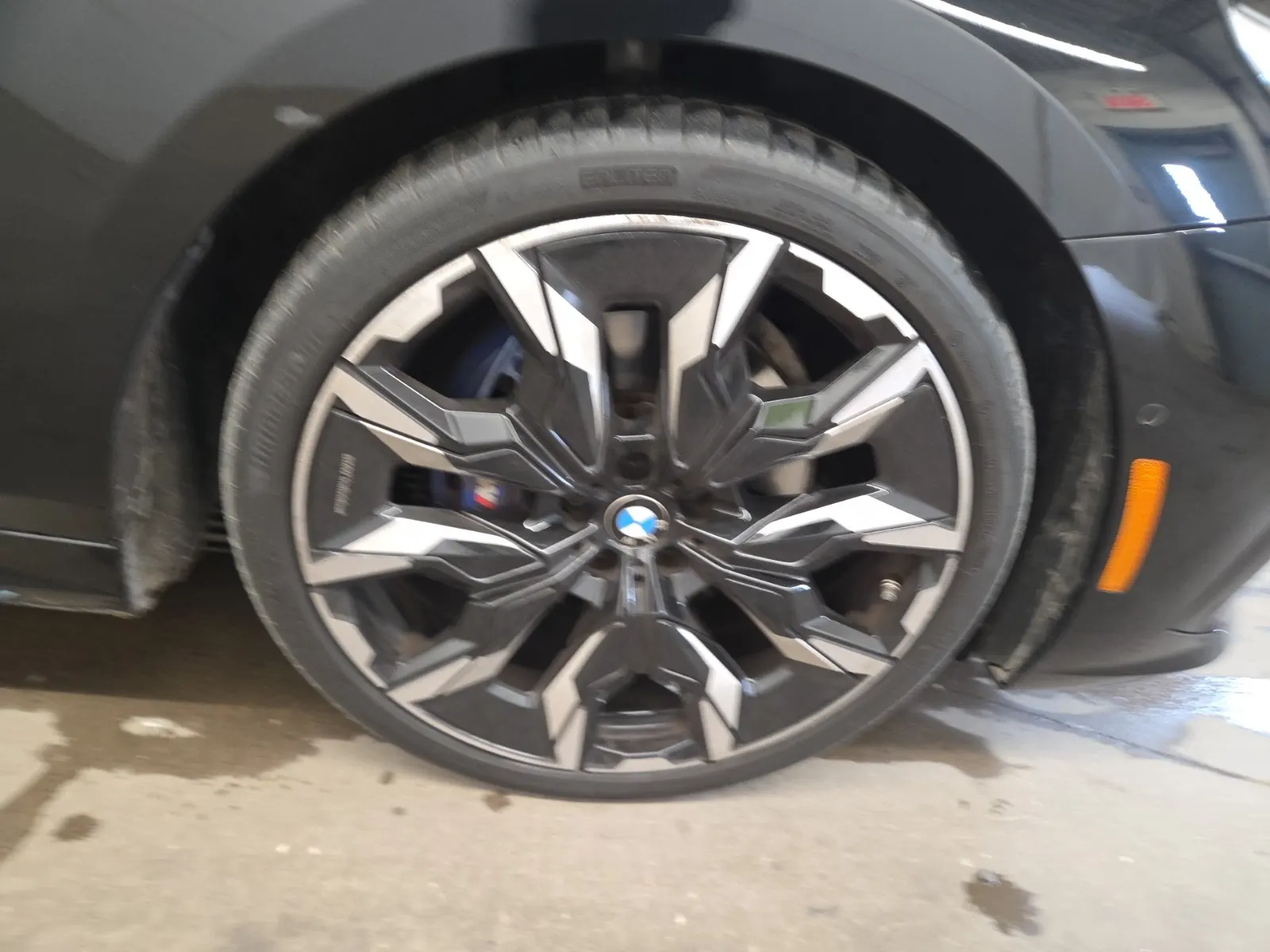 Right Front Wheel/Tire Photo