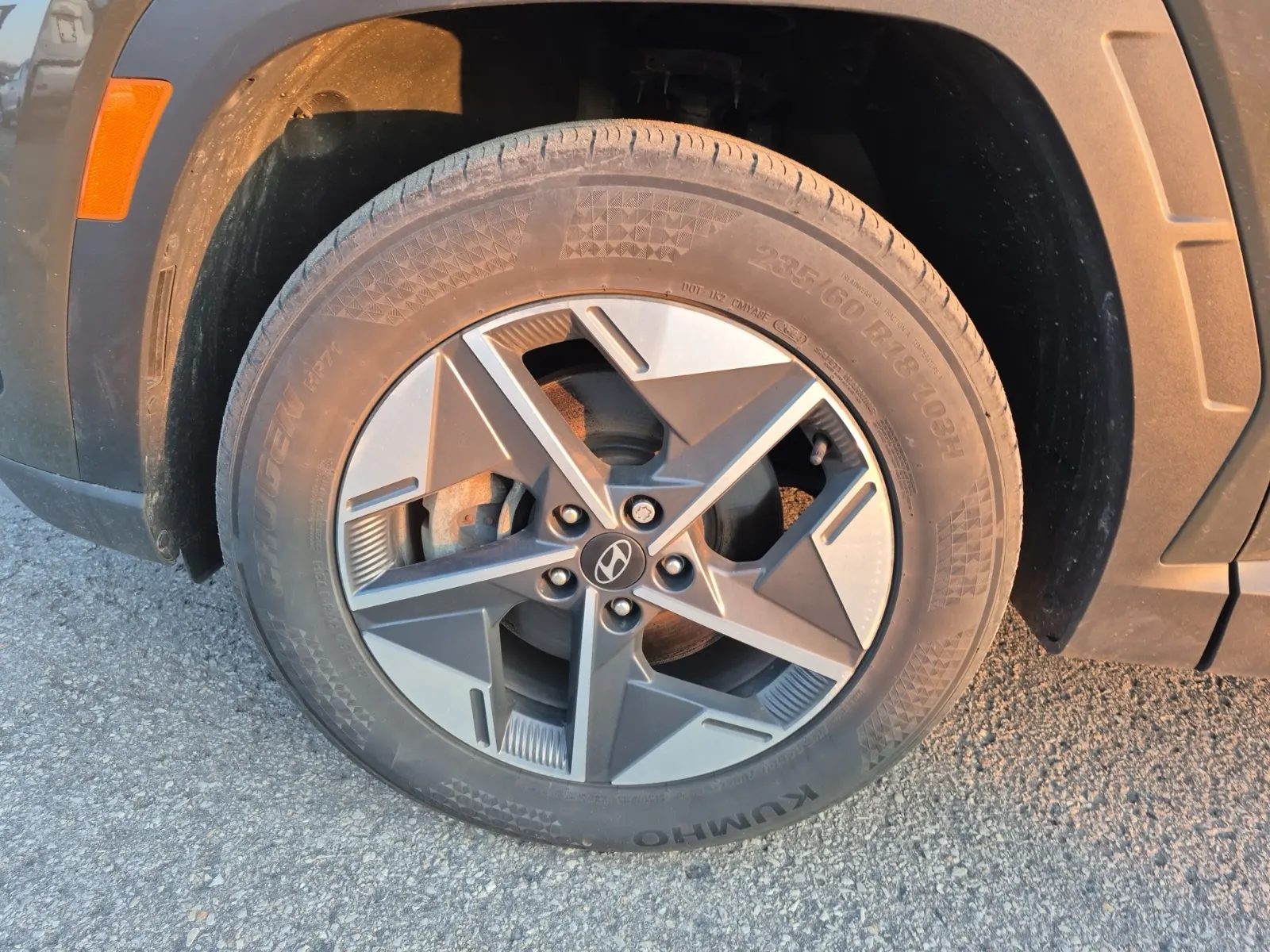 Front driver wheel/tire photo