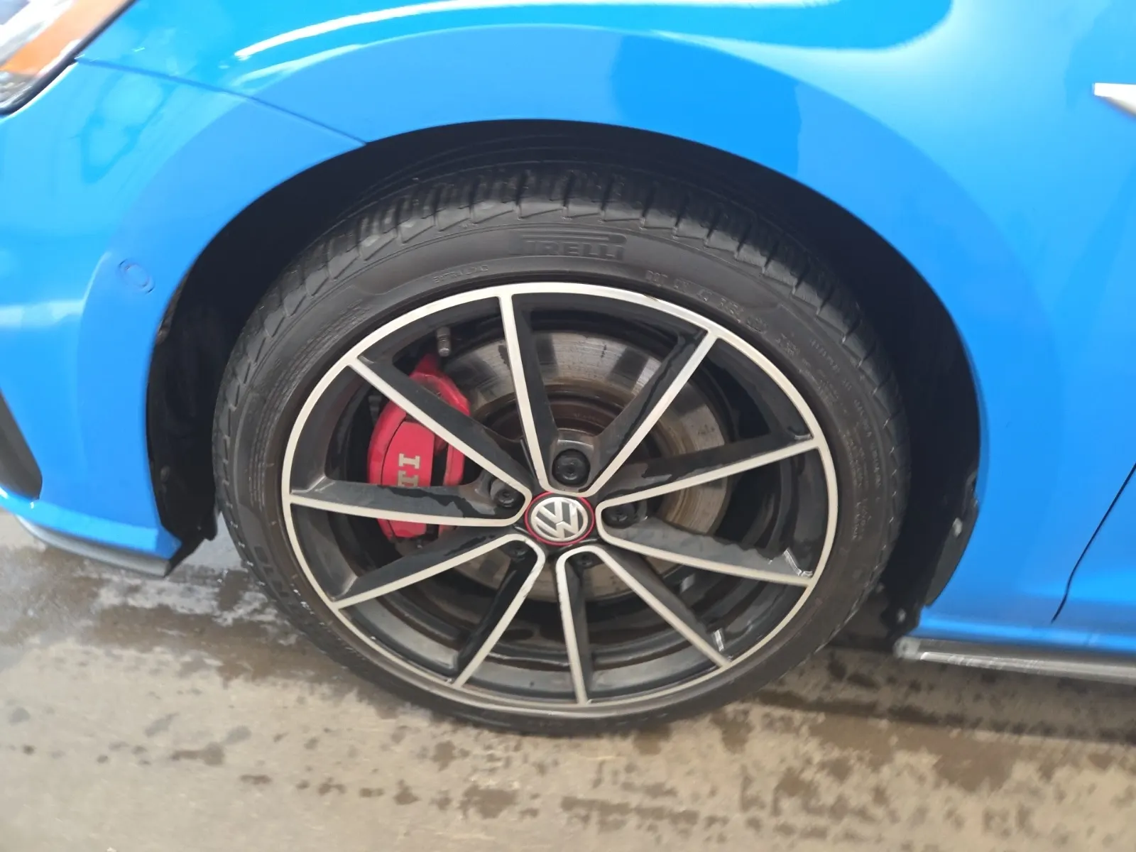 Front driver wheel/tire photo
