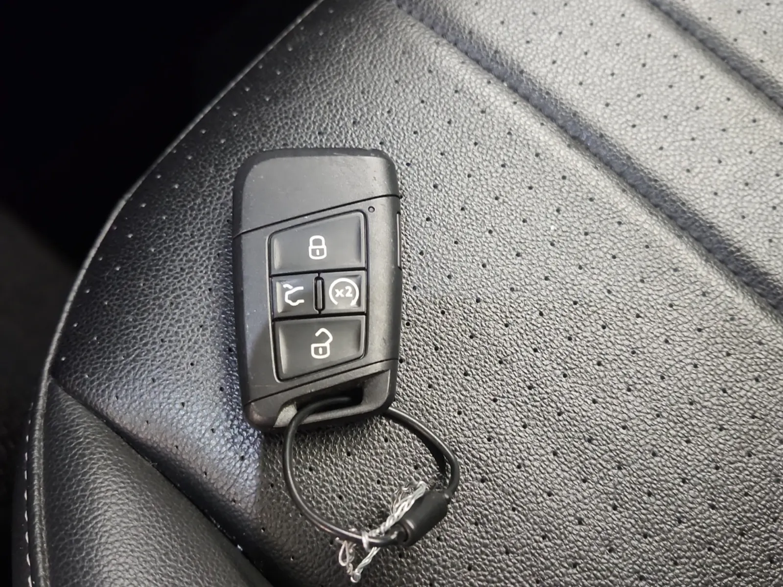 Keys/Fobs/Manual Photo