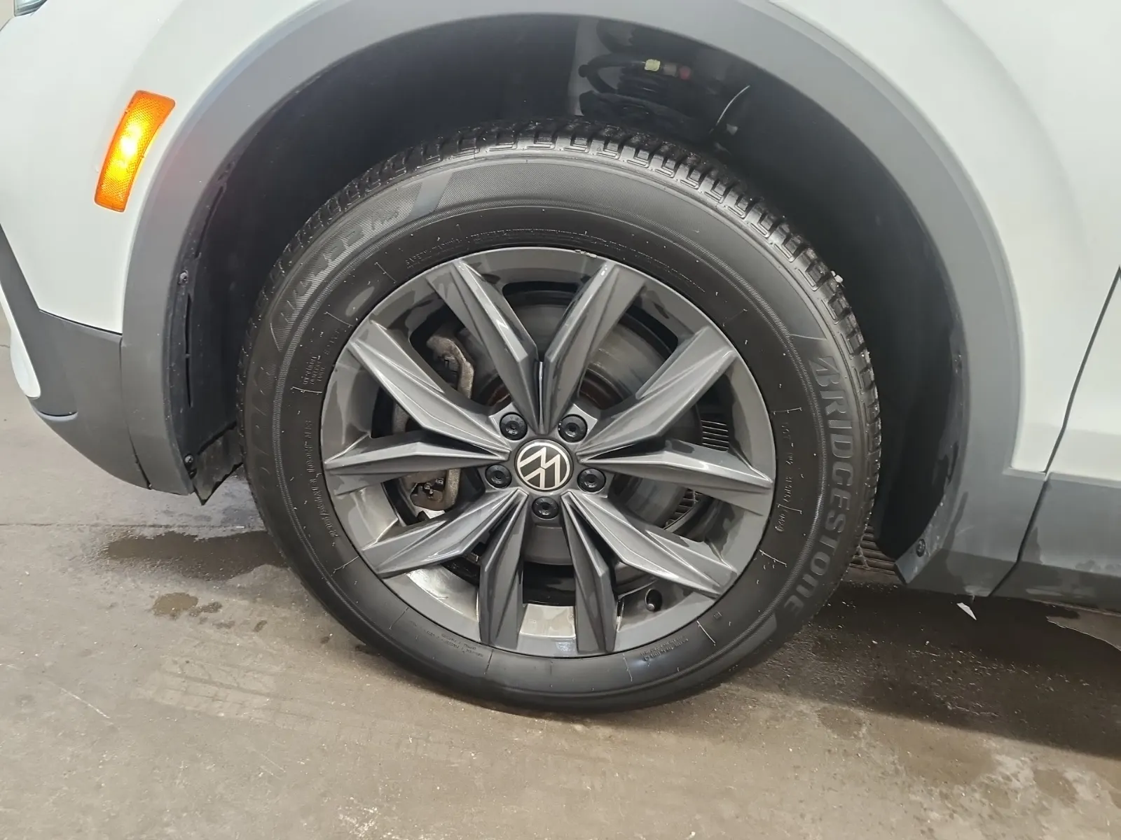 Front driver wheel/tire photo