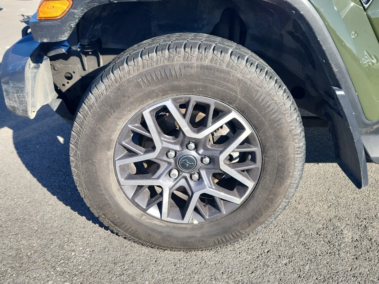Front driver wheel/tire photo
