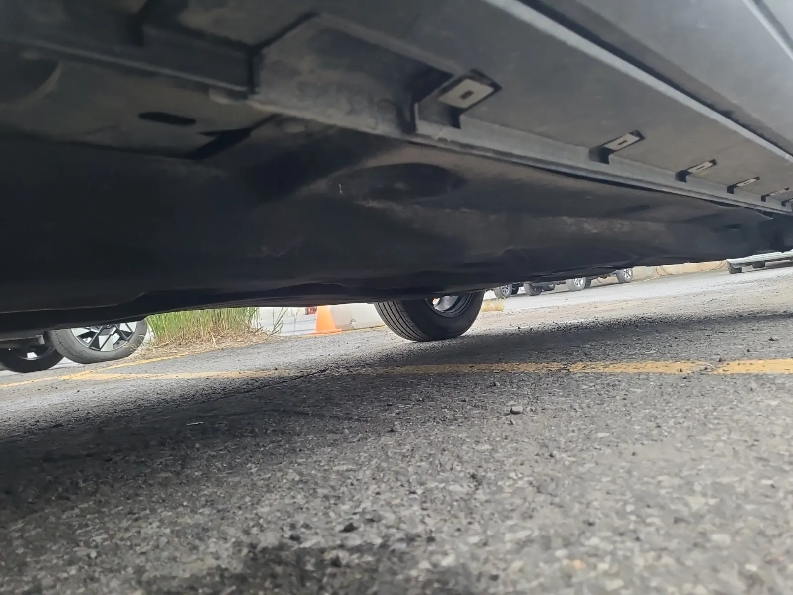 Undercarriage - Driver Photo
