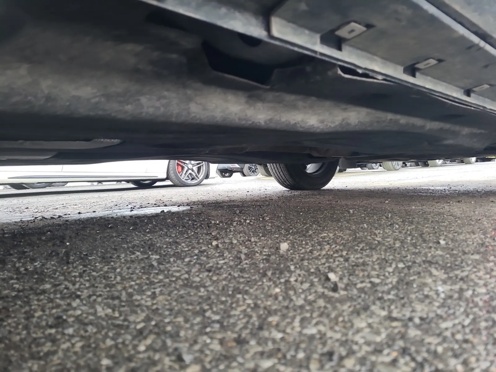 Undercarriage - Passenger Photo