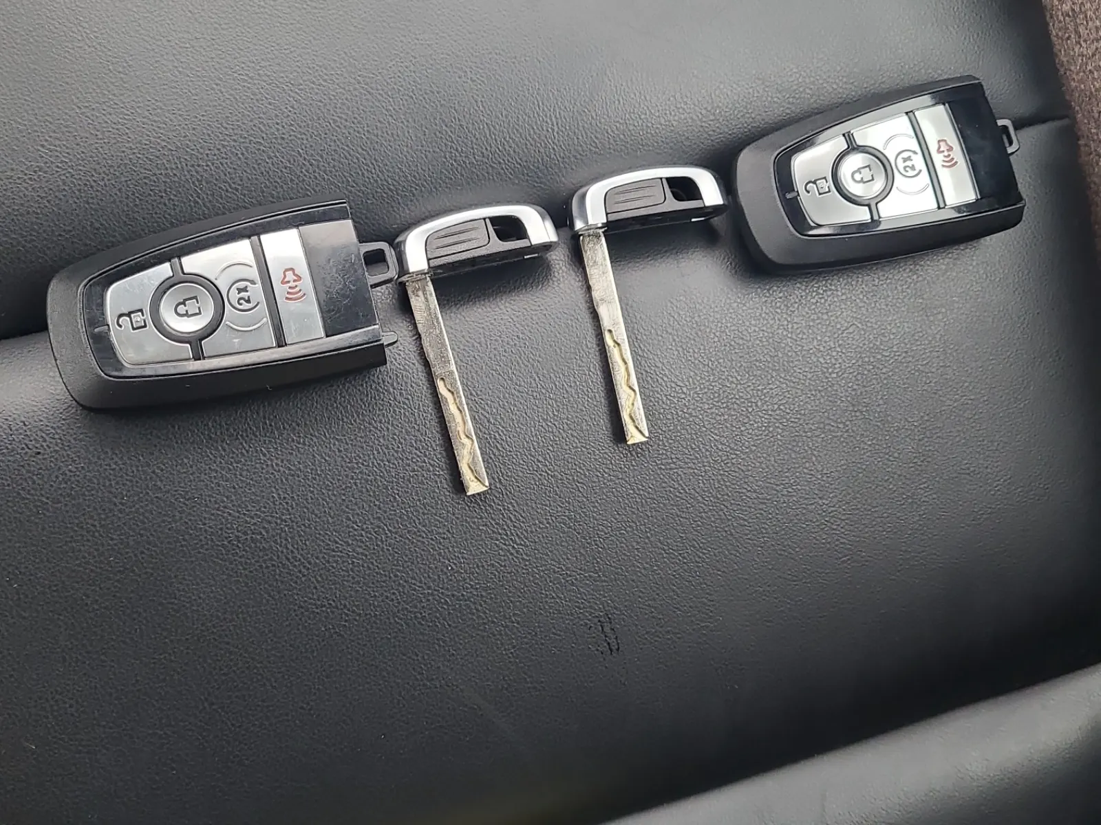 Keys/Fobs/Manual Photo