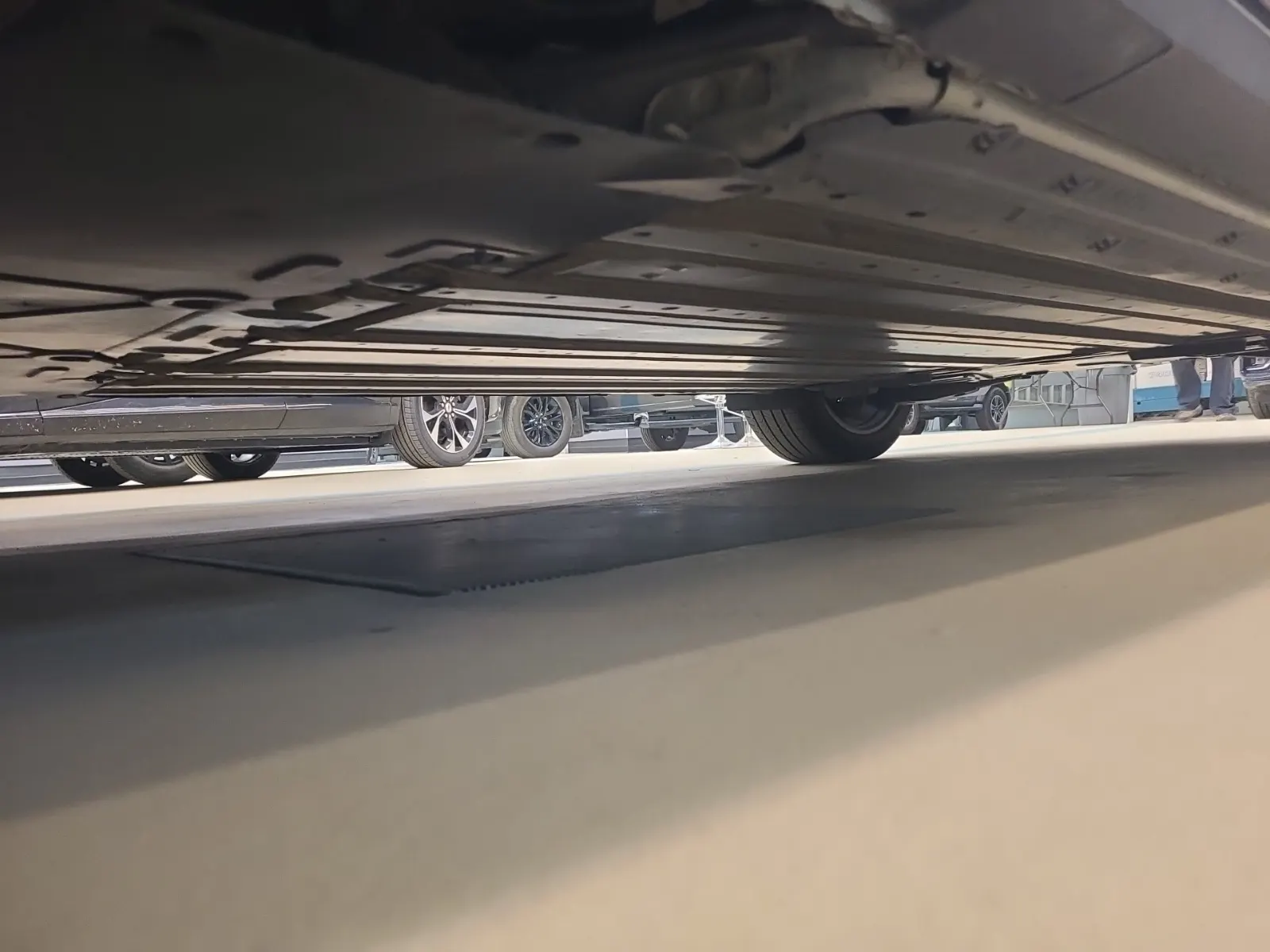 Undercarriage - Driver Photo