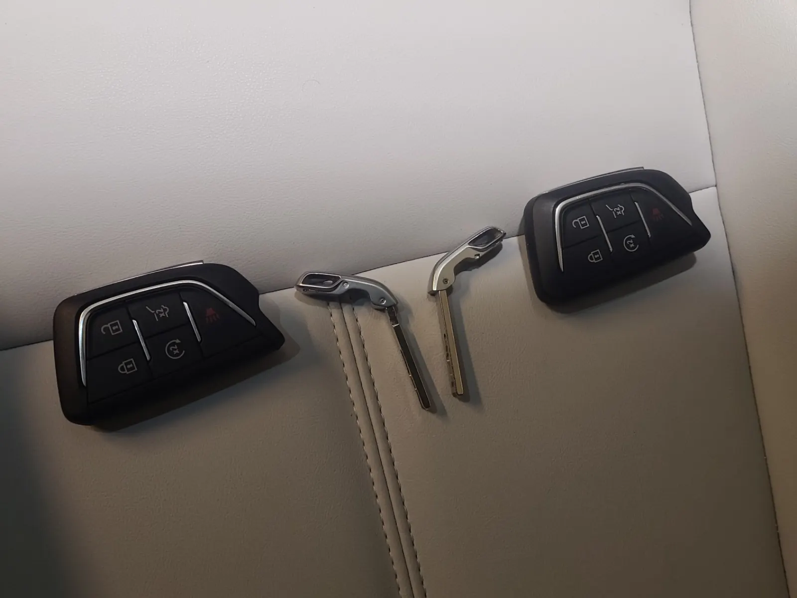 Keys/Fobs/Manual Photo
