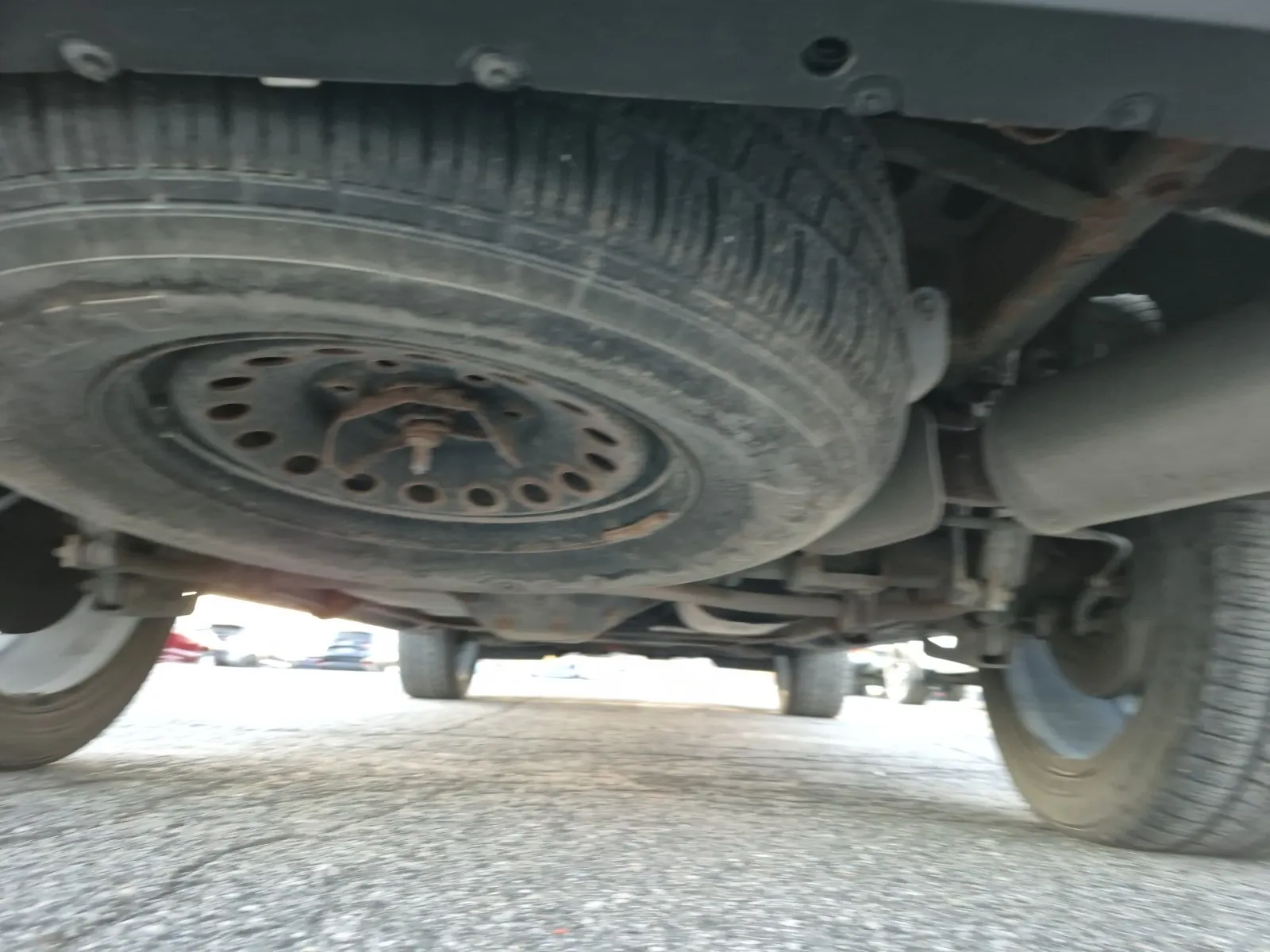 Undercarriage - Rear Photo