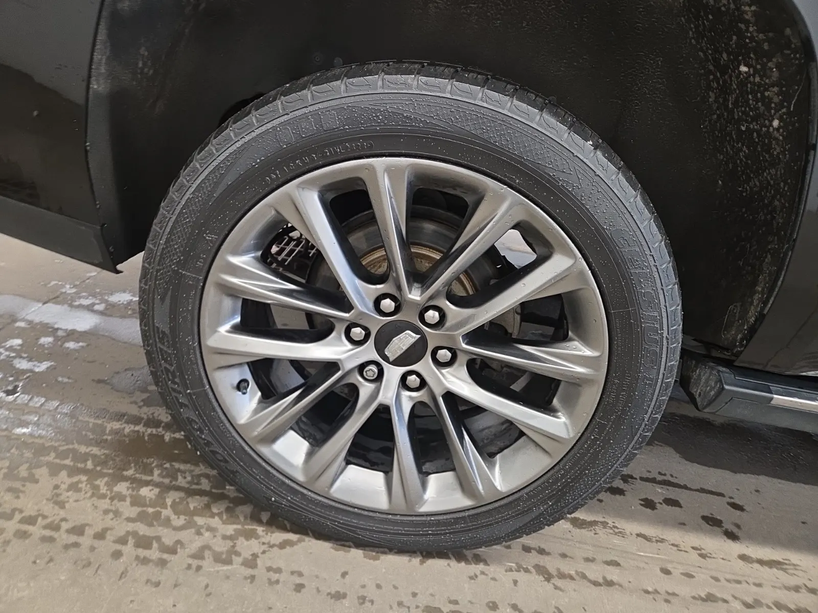 Right Rear Wheel/Tire Photo