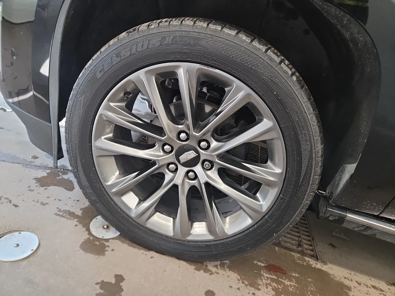 Front driver wheel/tire photo