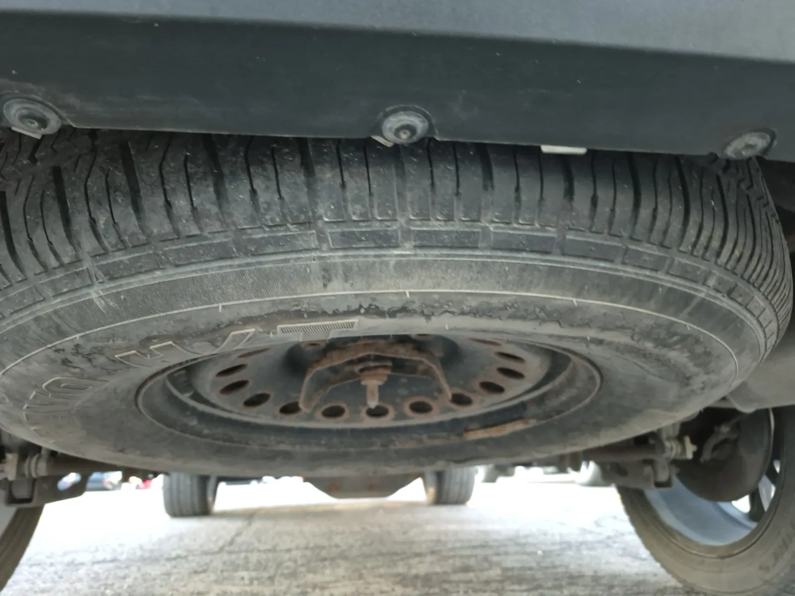 Spare Tire & Wheel Photo
