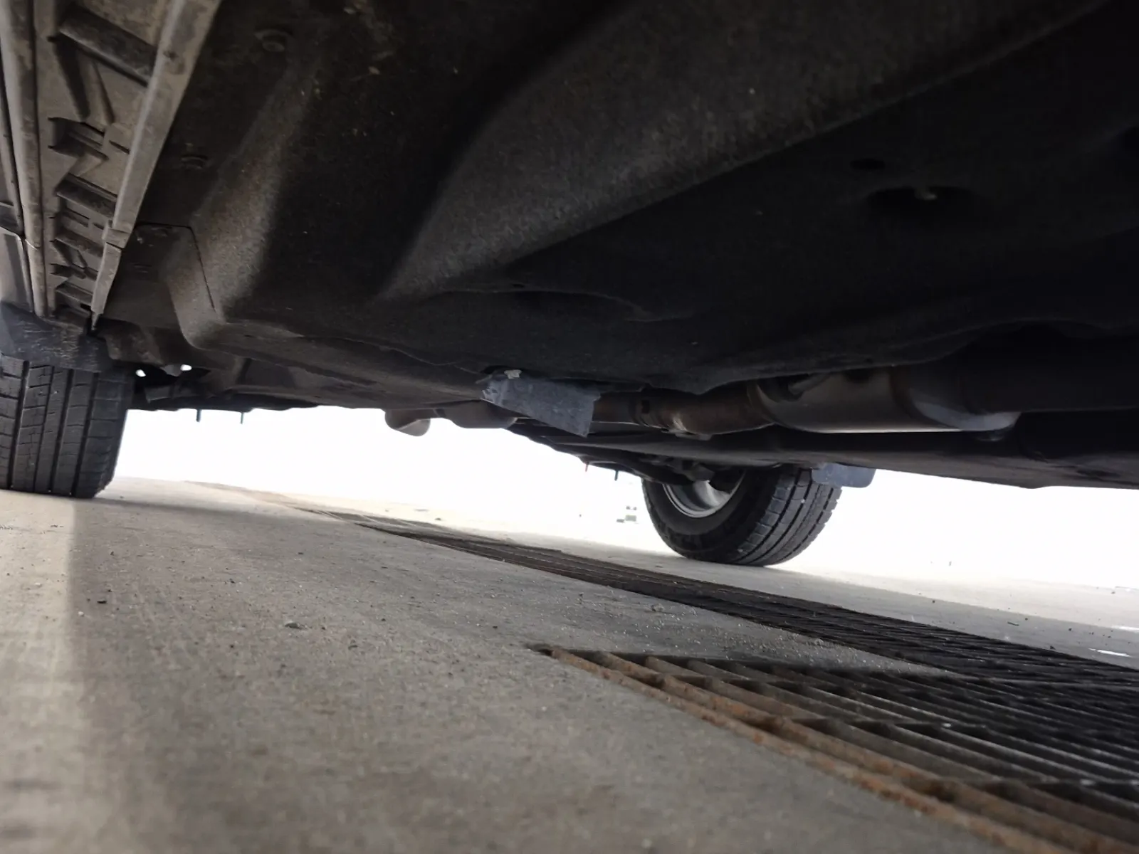 Undercarriage - Passenger Photo