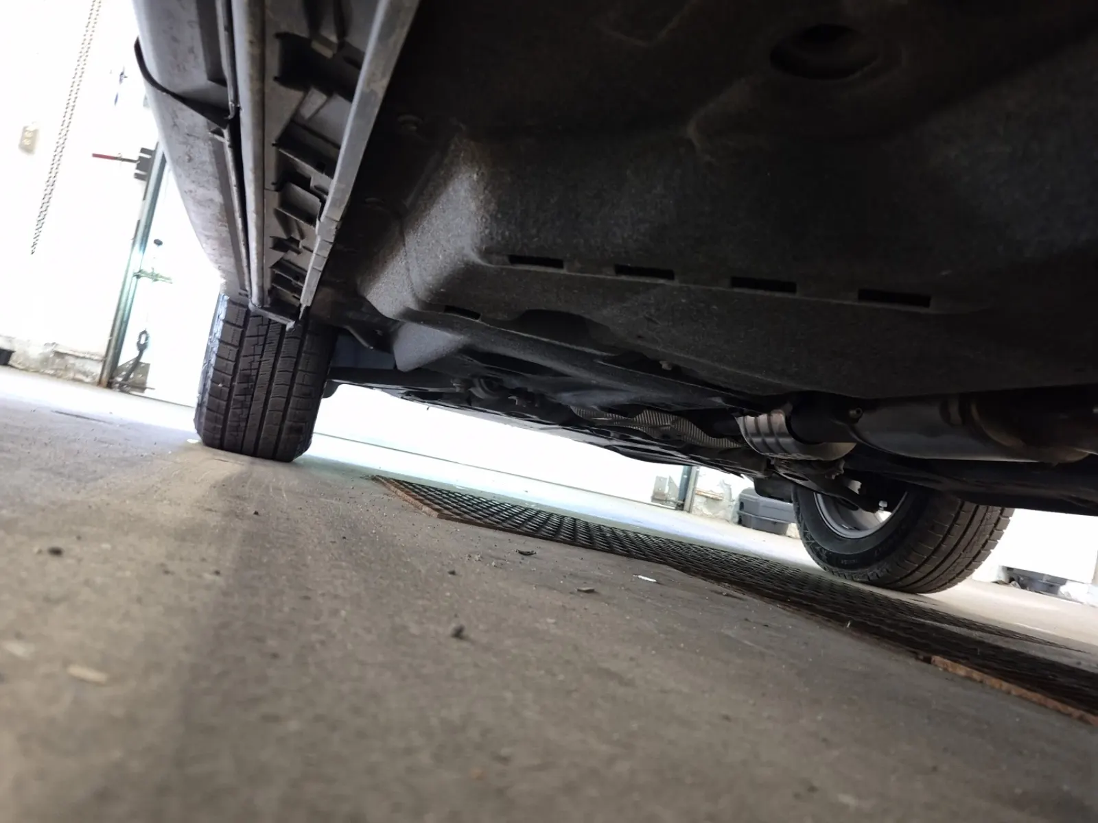 Undercarriage - Driver Photo