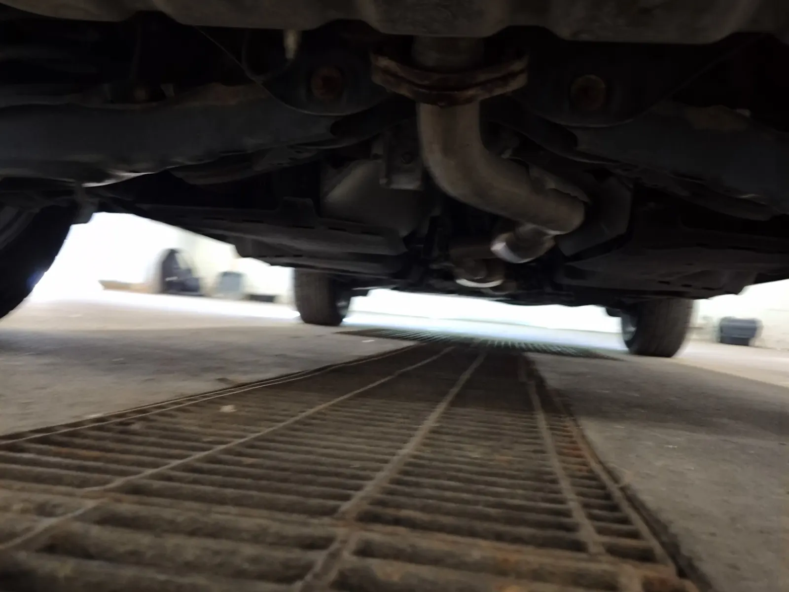 Undercarriage - Rear Photo