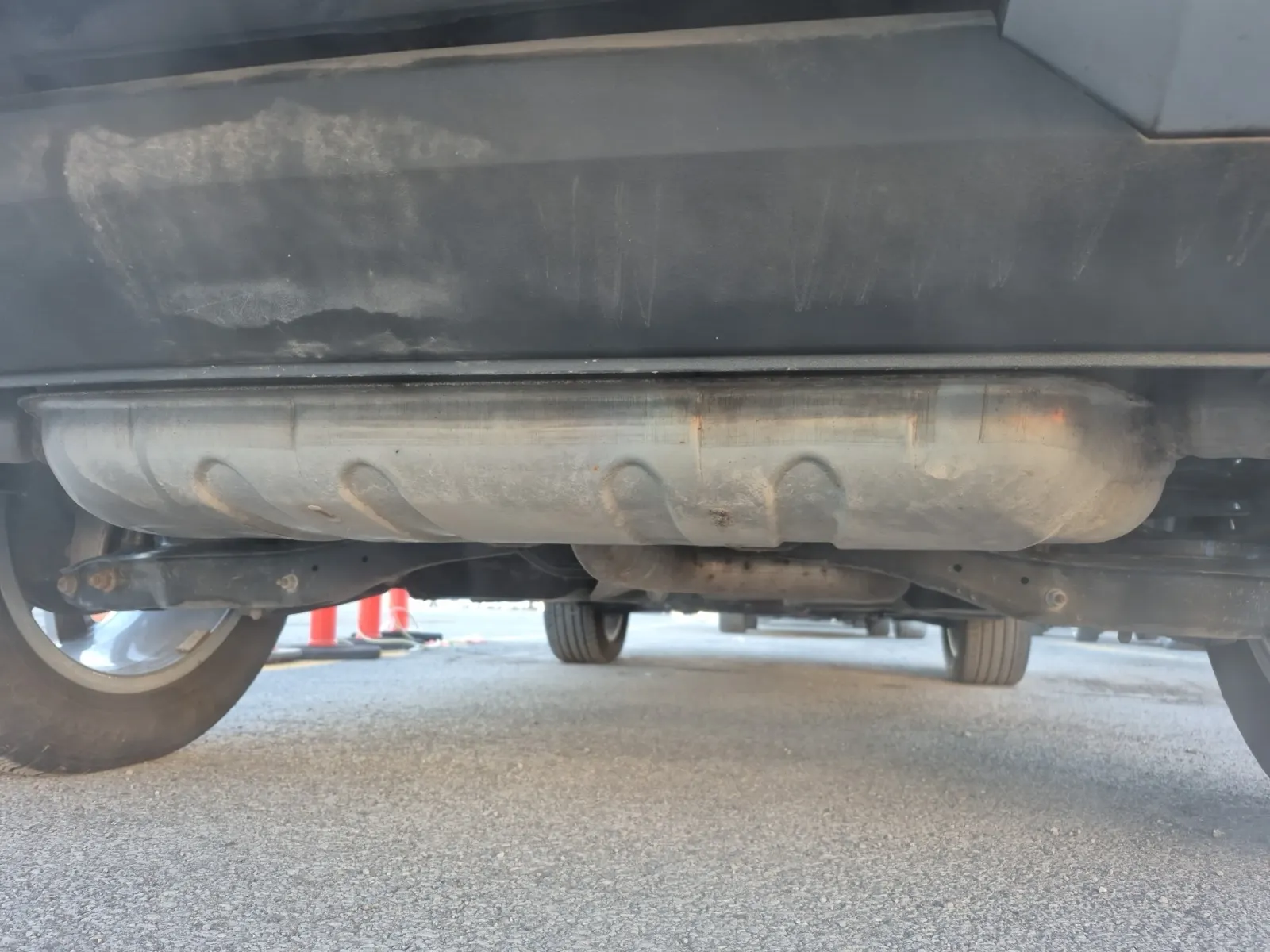 Undercarriage - Rear Photo