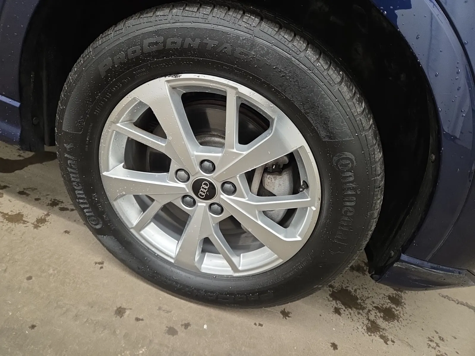 Right Front Wheel/Tire Photo