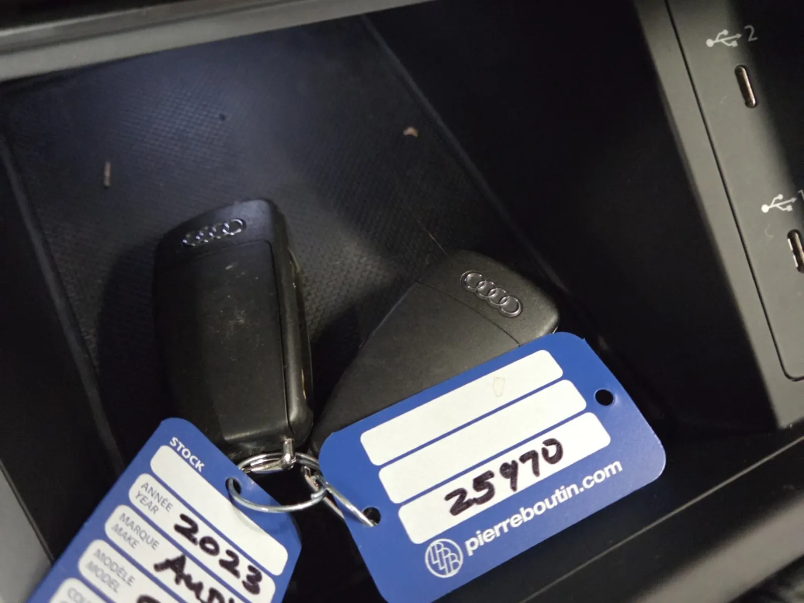 Keys/Fobs/Manual Photo