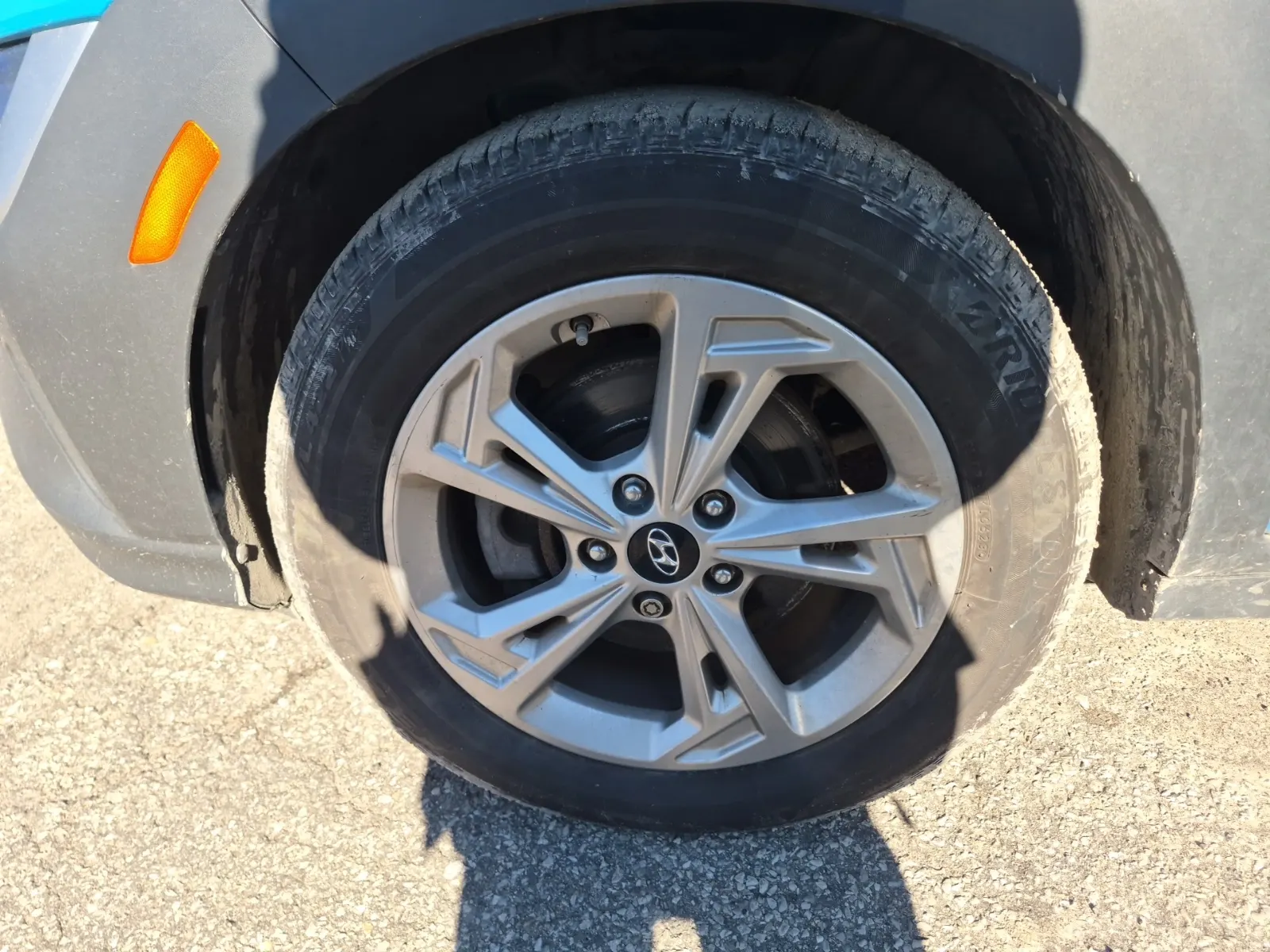 Front driver wheel/tire photo