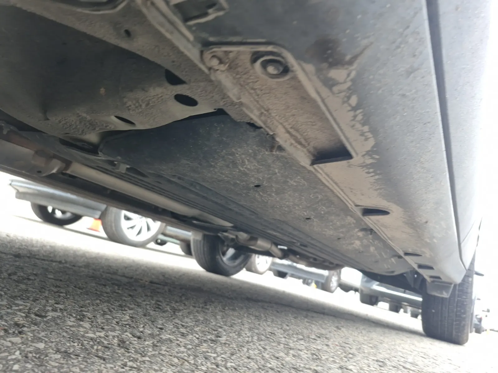 Undercarriage - Driver Photo