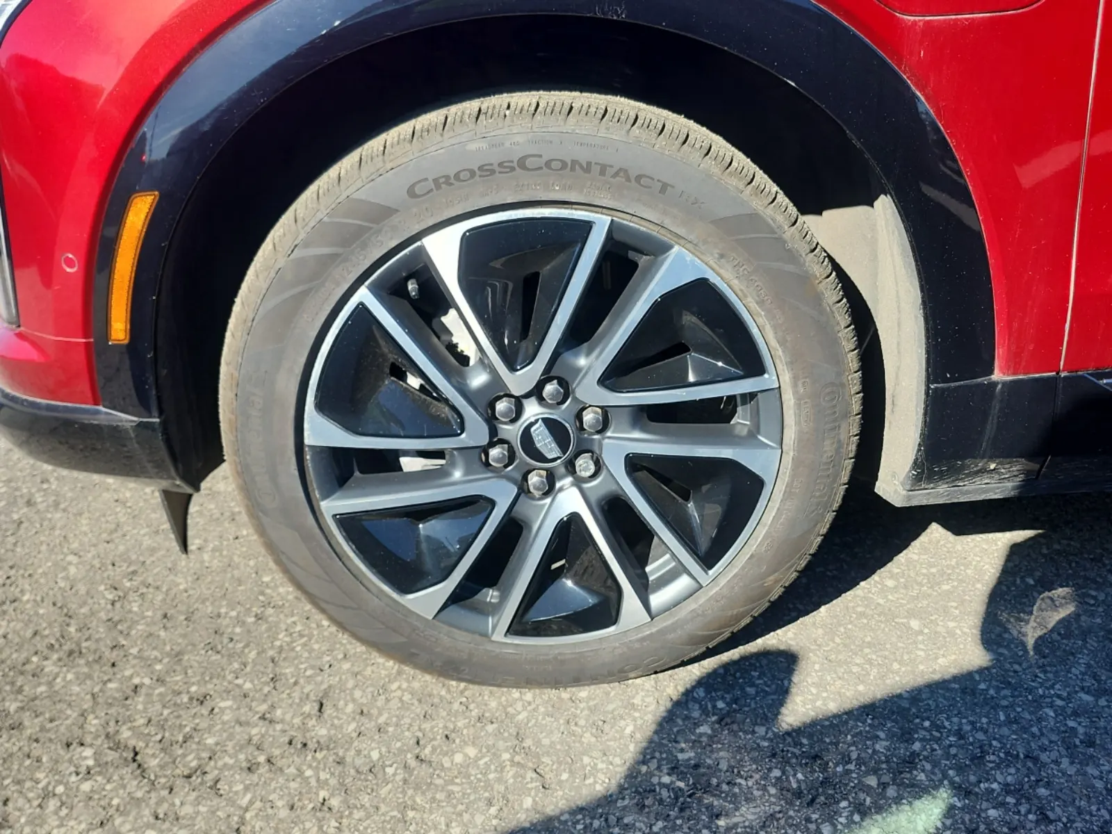 Front driver wheel/tire photo