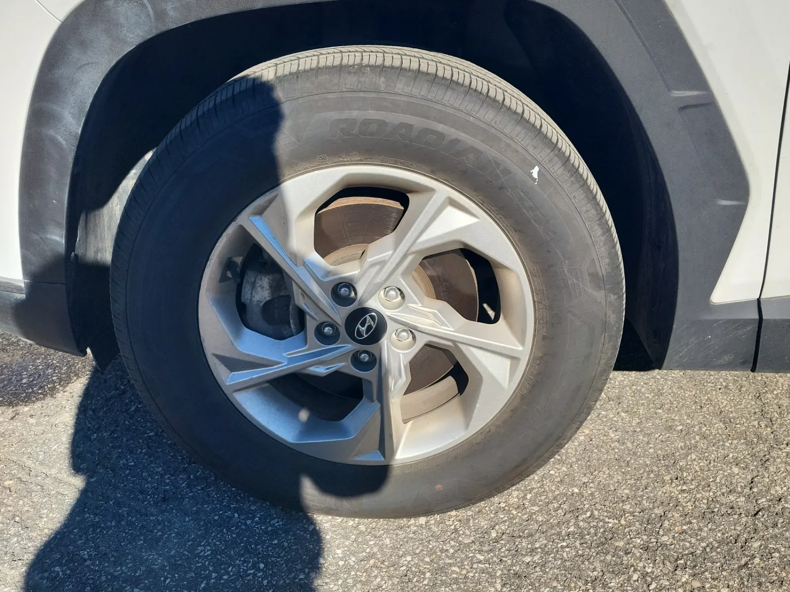 Front driver wheel/tire photo