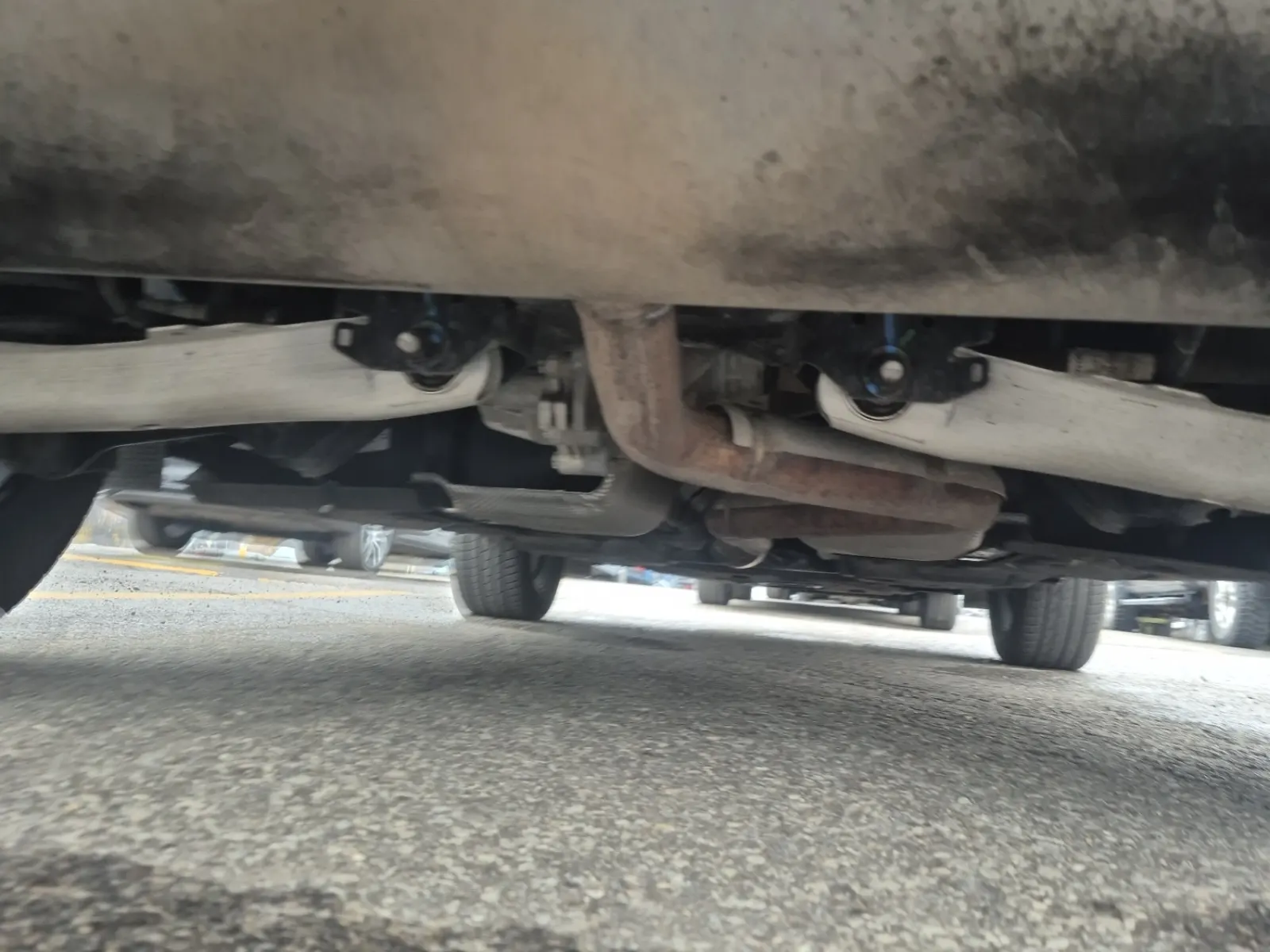 Undercarriage - Rear Photo
