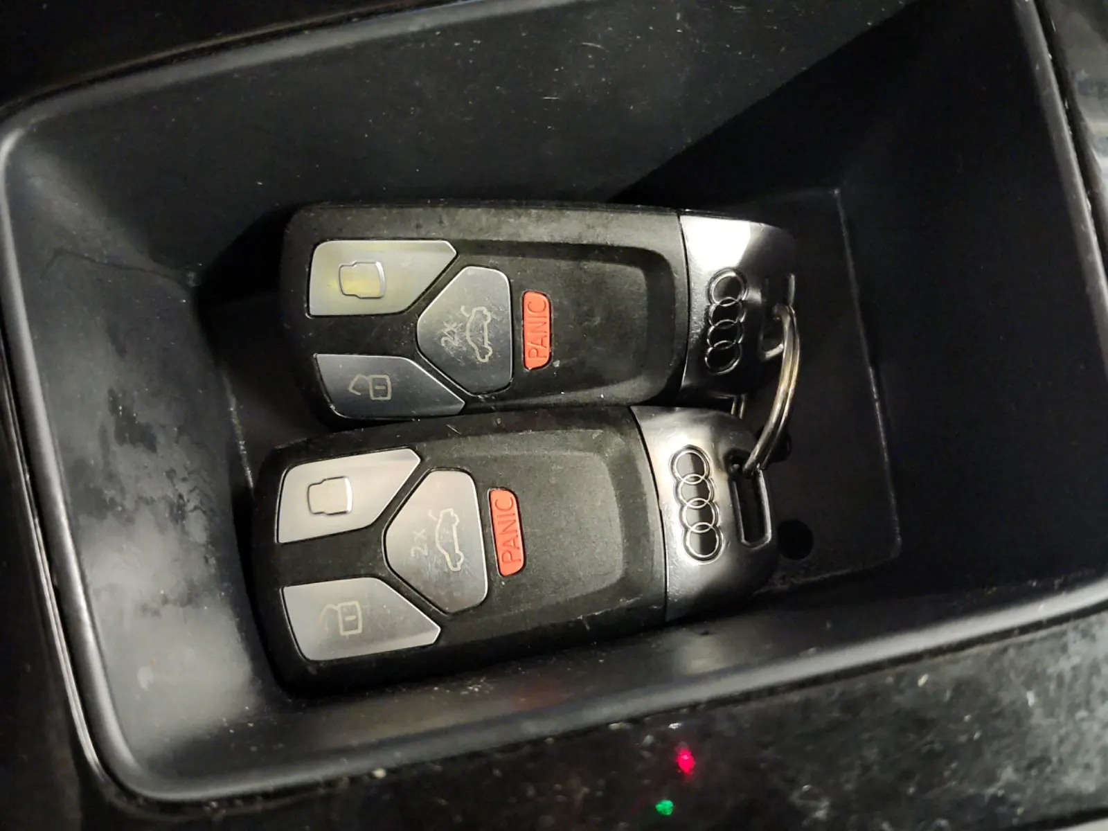 Keys/Fobs/Manual Photo