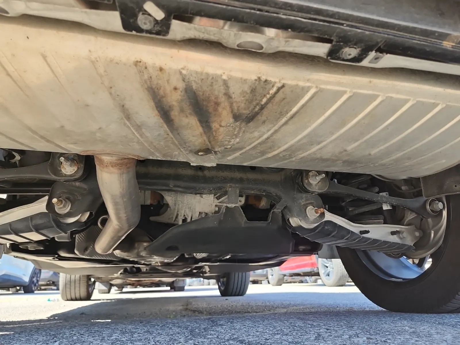 Undercarriage - Rear Photo